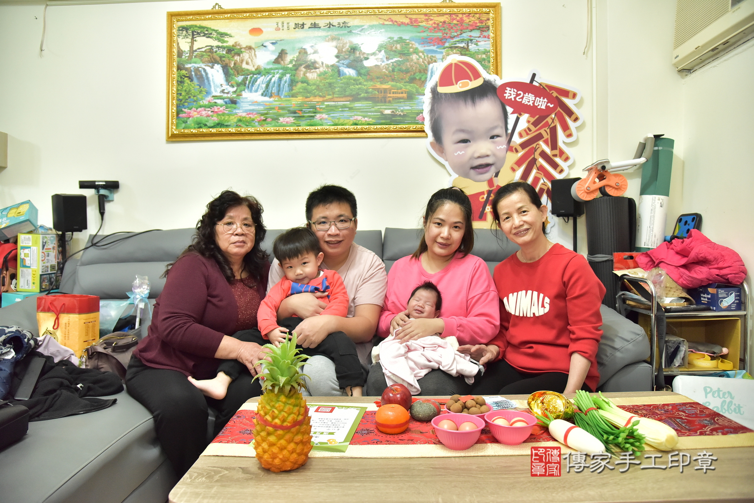 小樂寶寶(台北市南港區到府嬰兒小樂寶寶滿月剃頭理髮、到府嬰兒剃胎毛儀式吉祥話)。到府剃頭剃胎毛主持、專業拍照、證書。★購買「臍帶章、肚臍章、胎毛筆刷印章」贈送：剃頭、收涎、抓周，三選一。2025.2.15，照片2