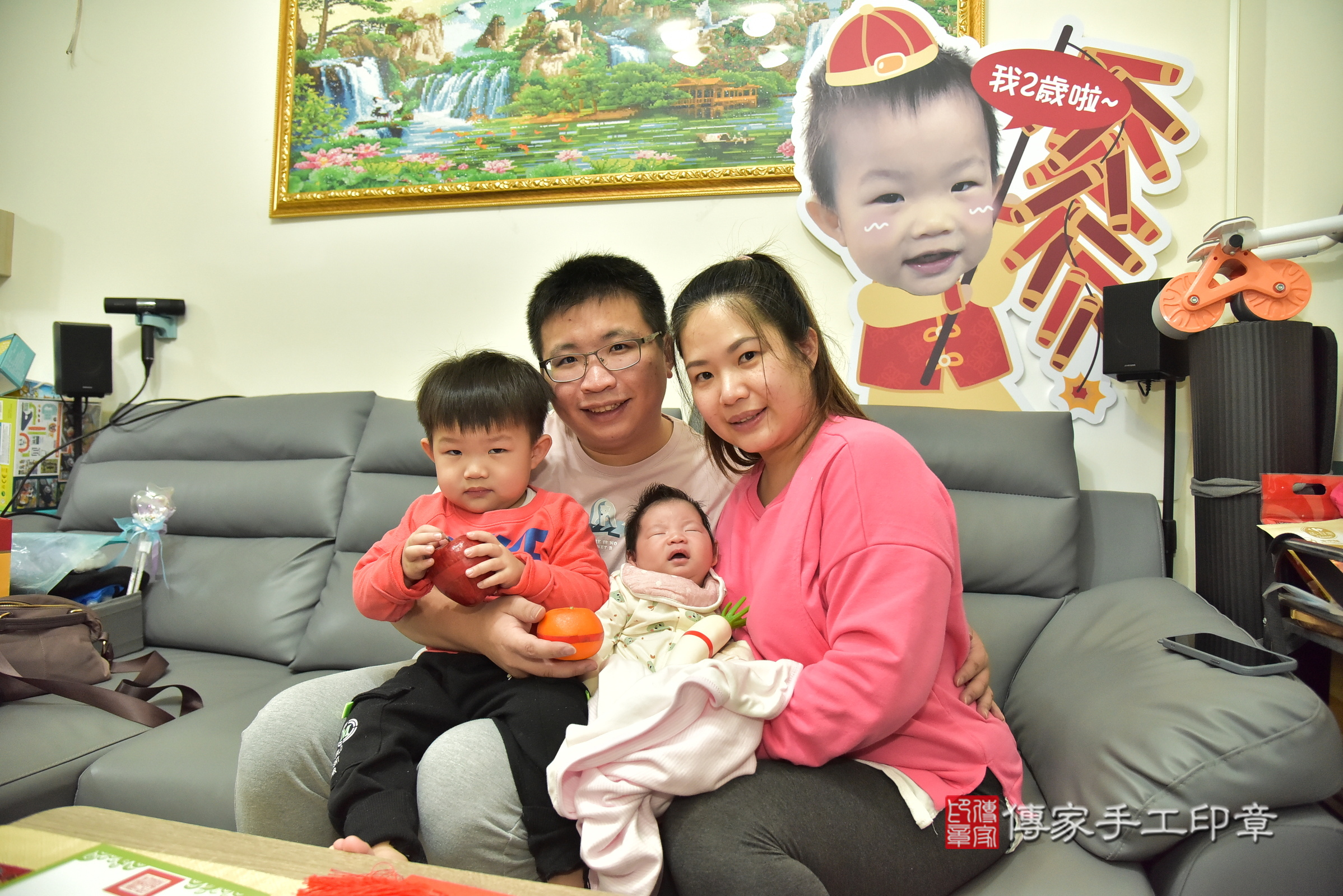 小樂寶寶(台北市南港區到府嬰兒小樂寶寶滿月剃頭理髮、到府嬰兒剃胎毛儀式吉祥話)。到府剃頭剃胎毛主持、專業拍照、證書。★購買「臍帶章、肚臍章、胎毛筆刷印章」贈送：剃頭、收涎、抓周，三選一。2025.2.15，照片9