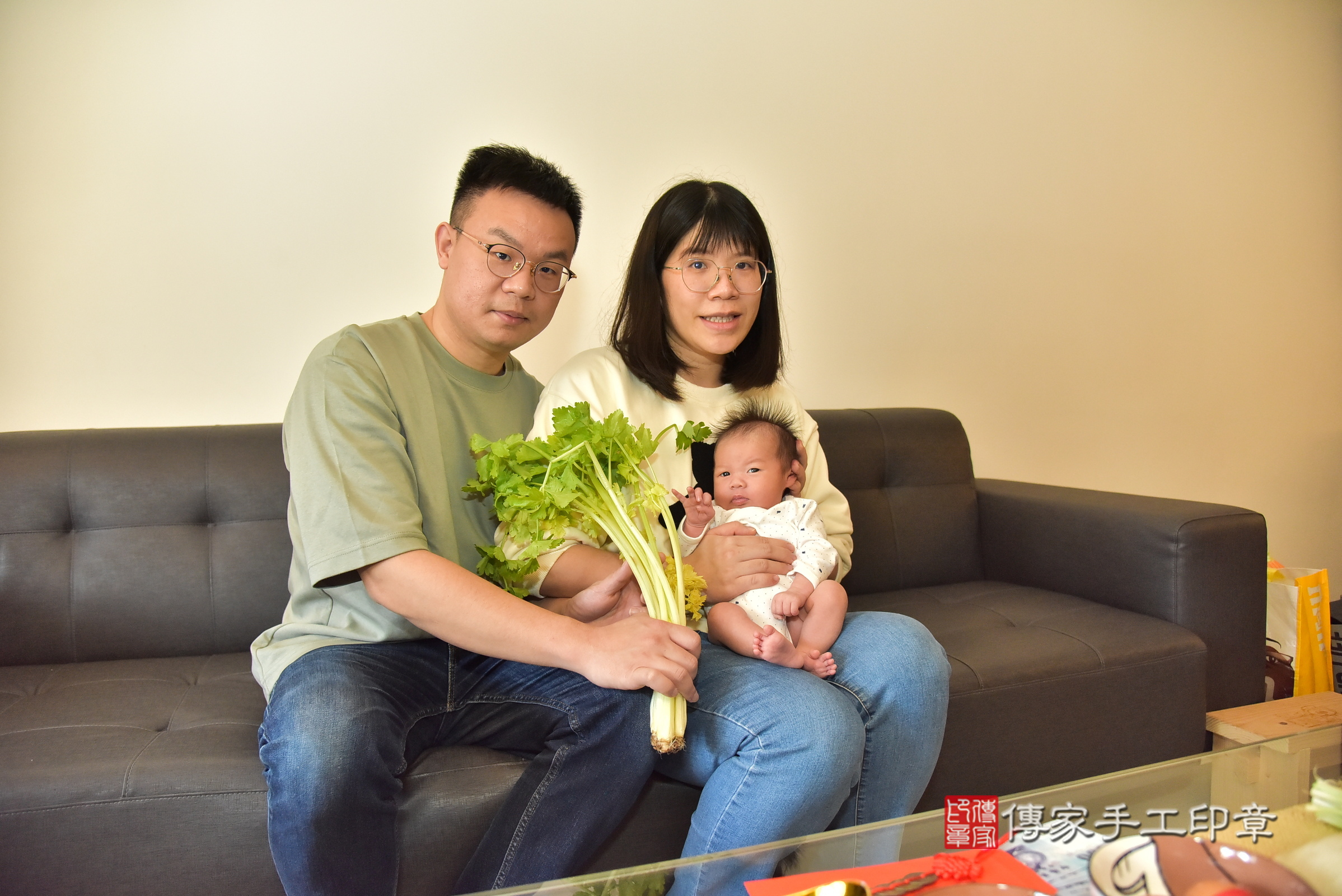 珊珊寶寶(新北市三重區到府嬰兒珊珊寶寶滿月剃頭理髮、到府嬰兒剃胎毛儀式吉祥話)。到府剃頭剃胎毛主持、專業拍照、證書。★購買「臍帶章、肚臍章、胎毛筆刷印章」贈送：剃頭、收涎、抓周，三選一。2025.2.15，照片9
