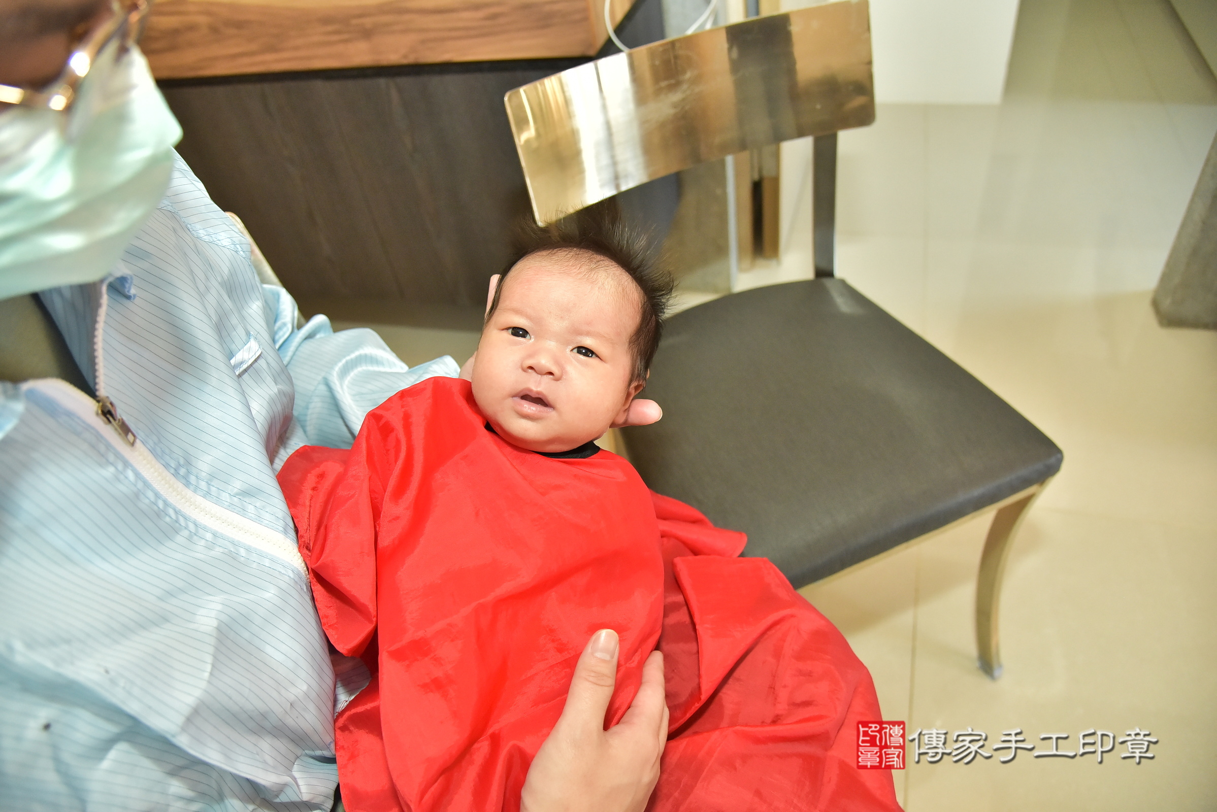 珊珊寶寶(新北市三重區到府嬰兒珊珊寶寶滿月剃頭理髮、到府嬰兒剃胎毛儀式吉祥話)。到府剃頭剃胎毛主持、專業拍照、證書。★購買「臍帶章、肚臍章、胎毛筆刷印章」贈送：剃頭、收涎、抓周，三選一。2025.2.15，照片14