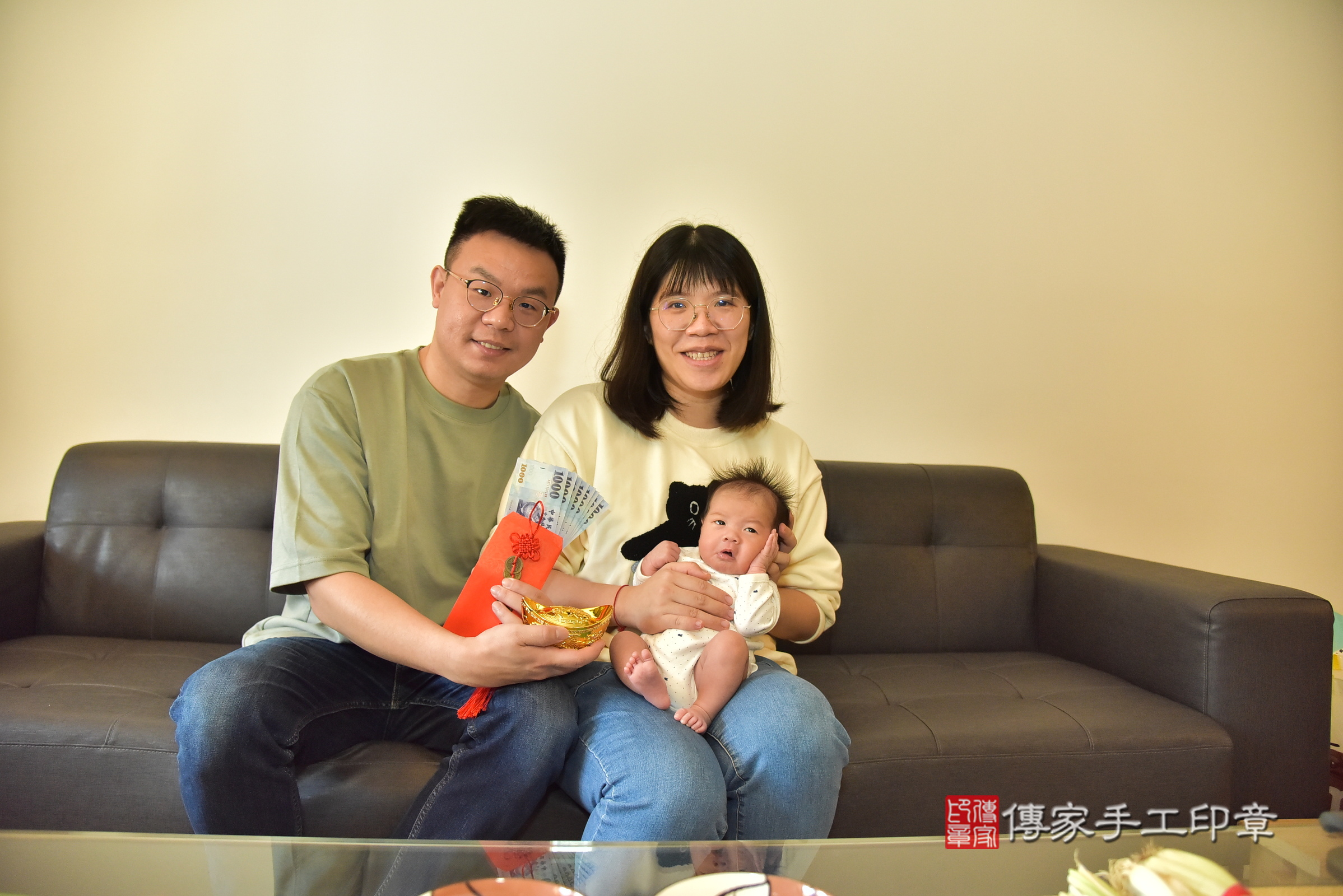 珊珊寶寶(新北市三重區到府嬰兒珊珊寶寶滿月剃頭理髮、到府嬰兒剃胎毛儀式吉祥話)。到府剃頭剃胎毛主持、專業拍照、證書。★購買「臍帶章、肚臍章、胎毛筆刷印章」贈送：剃頭、收涎、抓周，三選一。2025.2.15，照片10