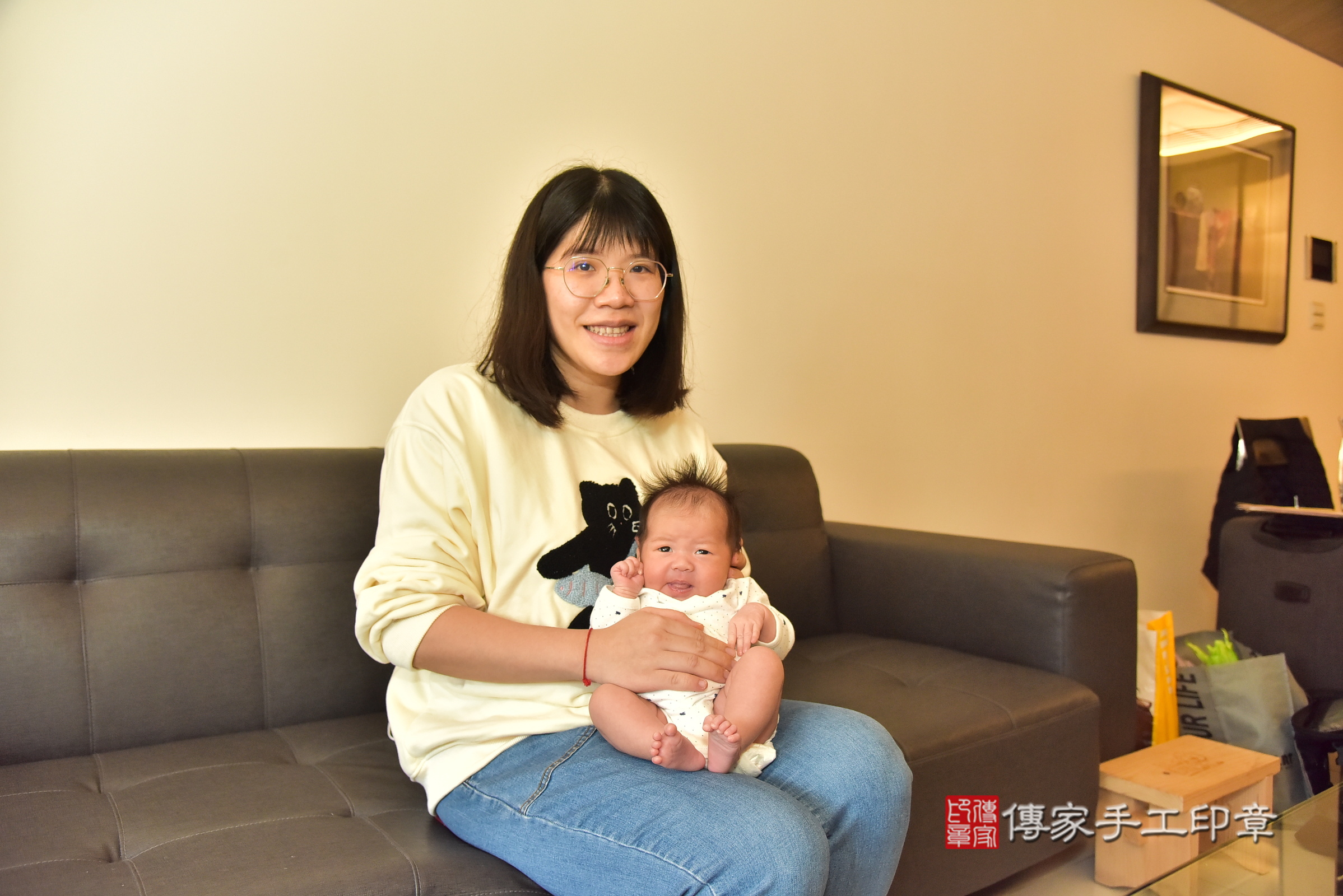珊珊寶寶(新北市三重區到府嬰兒珊珊寶寶滿月剃頭理髮、到府嬰兒剃胎毛儀式吉祥話)。到府剃頭剃胎毛主持、專業拍照、證書。★購買「臍帶章、肚臍章、胎毛筆刷印章」贈送：剃頭、收涎、抓周，三選一。2025.2.15，照片3
