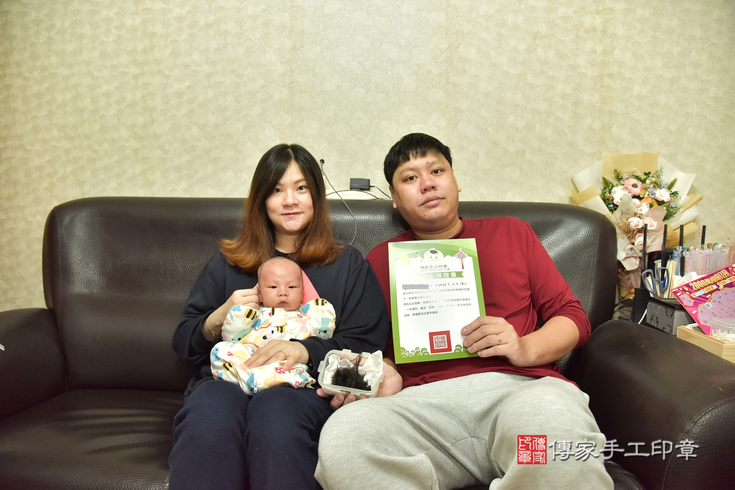 小鑠寶寶(台北市到府嬰兒小鑠寶寶滿月剃頭理髮、到府嬰兒剃胎毛儀式吉祥話)。到府剃頭剃胎毛主持、專業拍照、證書。★購買「臍帶章、肚臍章、胎毛筆刷印章」贈送：剃頭、收涎、抓周，三選一。2025.2.18，照片16