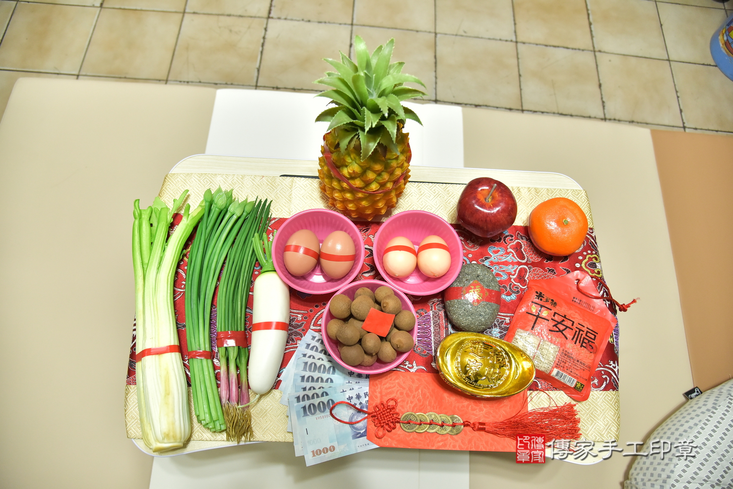 小鑠寶寶(台北市到府嬰兒小鑠寶寶滿月剃頭理髮、到府嬰兒剃胎毛儀式吉祥話)。到府剃頭剃胎毛主持、專業拍照、證書。★購買「臍帶章、肚臍章、胎毛筆刷印章」贈送：剃頭、收涎、抓周，三選一。2025.2.18，照片4