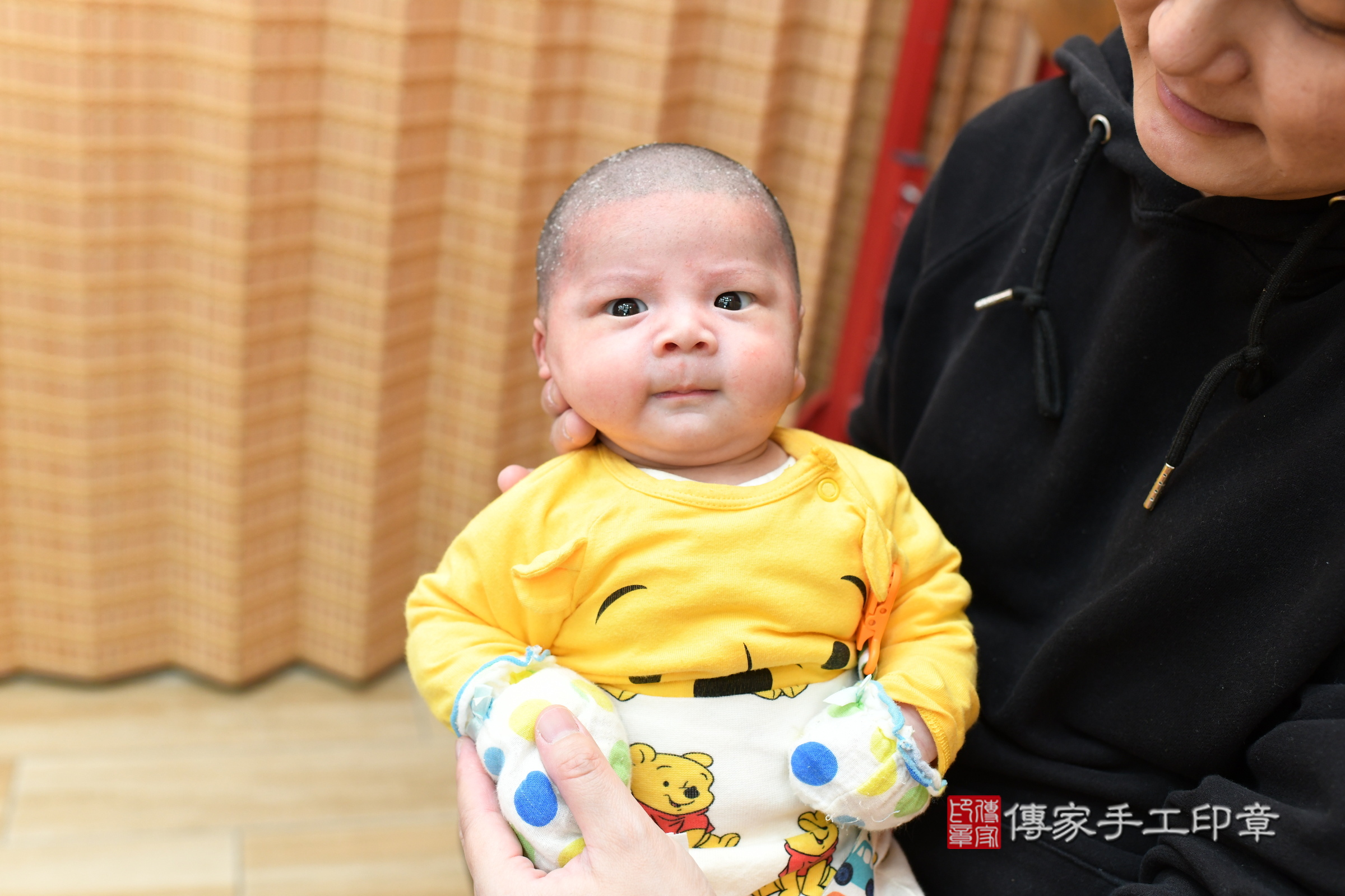 小暟寶寶(台北市大同區嬰兒寶寶滿月剃頭理髮、嬰兒剃胎毛儀式吉祥話)。中國風會場，爸媽寶貝穿「日中韓」古裝禮服。專業拍照、證書。★購買「臍帶章、肚臍章、胎毛筆刷印章」贈送：剃頭、收涎、抓周，三選一。2025.3.4，照片11
