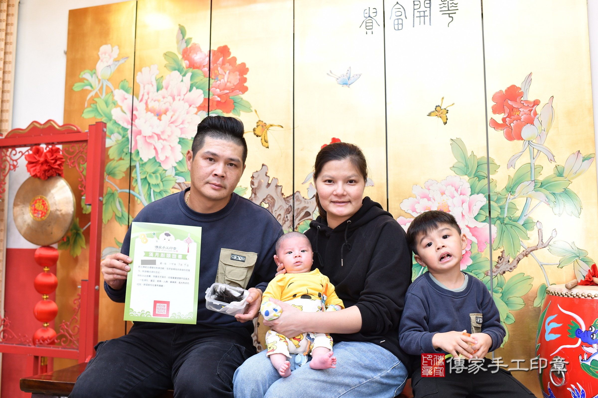 小暟寶寶(台北市大同區嬰兒寶寶滿月剃頭理髮、嬰兒剃胎毛儀式吉祥話)。中國風會場，爸媽寶貝穿「日中韓」古裝禮服。專業拍照、證書。★購買「臍帶章、肚臍章、胎毛筆刷印章」贈送：剃頭、收涎、抓周，三選一。2025.3.4，照片15