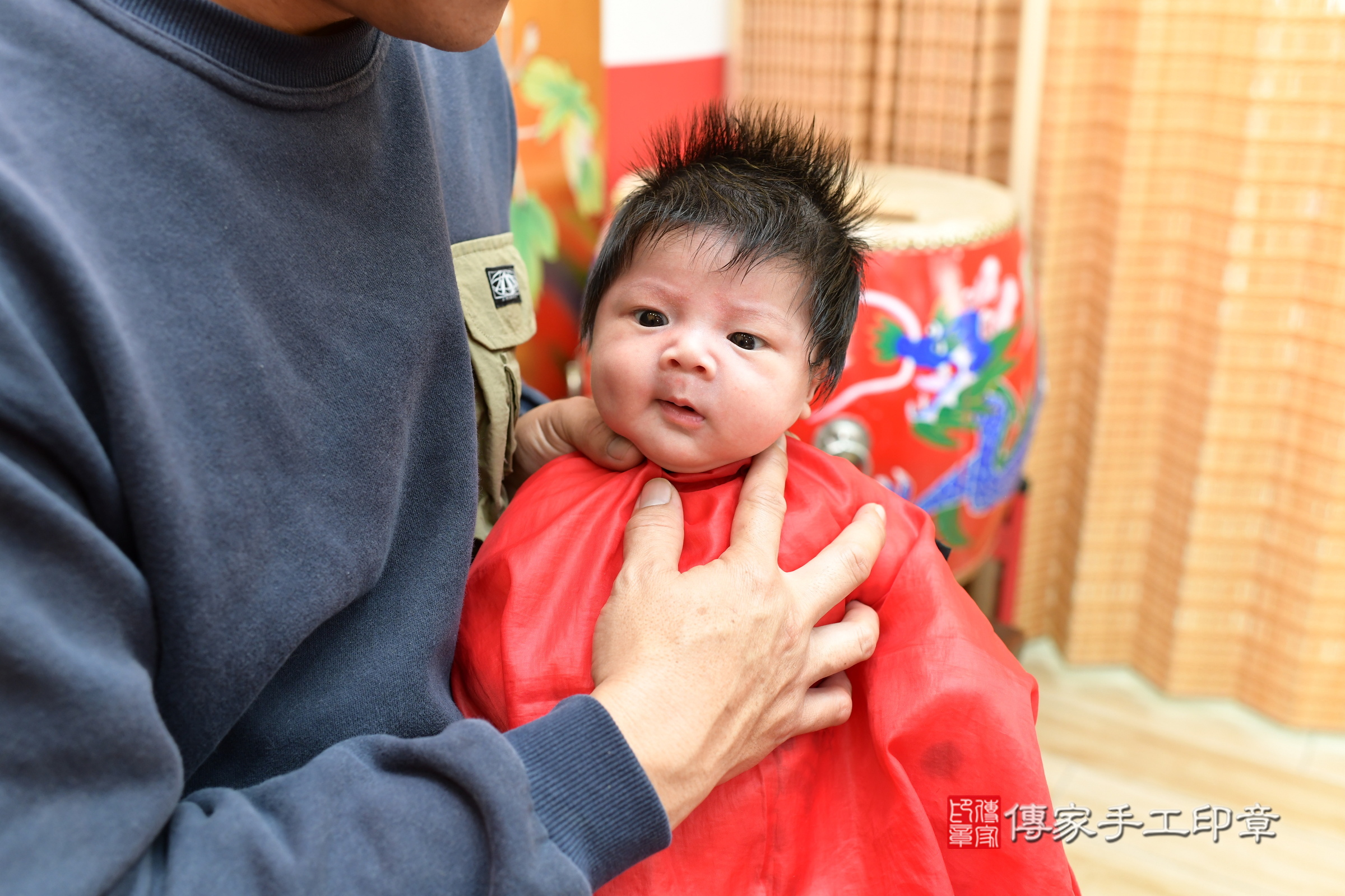 小暟寶寶(台北市大同區嬰兒寶寶滿月剃頭理髮、嬰兒剃胎毛儀式吉祥話)。中國風會場，爸媽寶貝穿「日中韓」古裝禮服。專業拍照、證書。★購買「臍帶章、肚臍章、胎毛筆刷印章」贈送：剃頭、收涎、抓周，三選一。2025.3.4，照片10