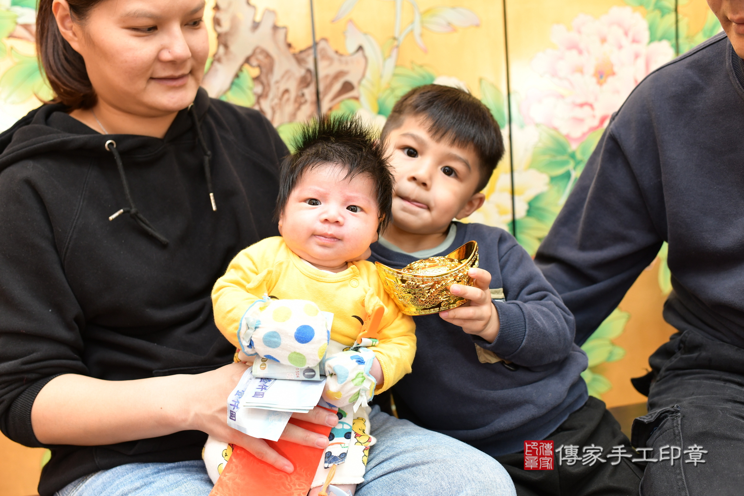 小暟寶寶(台北市大同區嬰兒寶寶滿月剃頭理髮、嬰兒剃胎毛儀式吉祥話)。中國風會場，爸媽寶貝穿「日中韓」古裝禮服。專業拍照、證書。★購買「臍帶章、肚臍章、胎毛筆刷印章」贈送：剃頭、收涎、抓周，三選一。2025.3.4，照片7