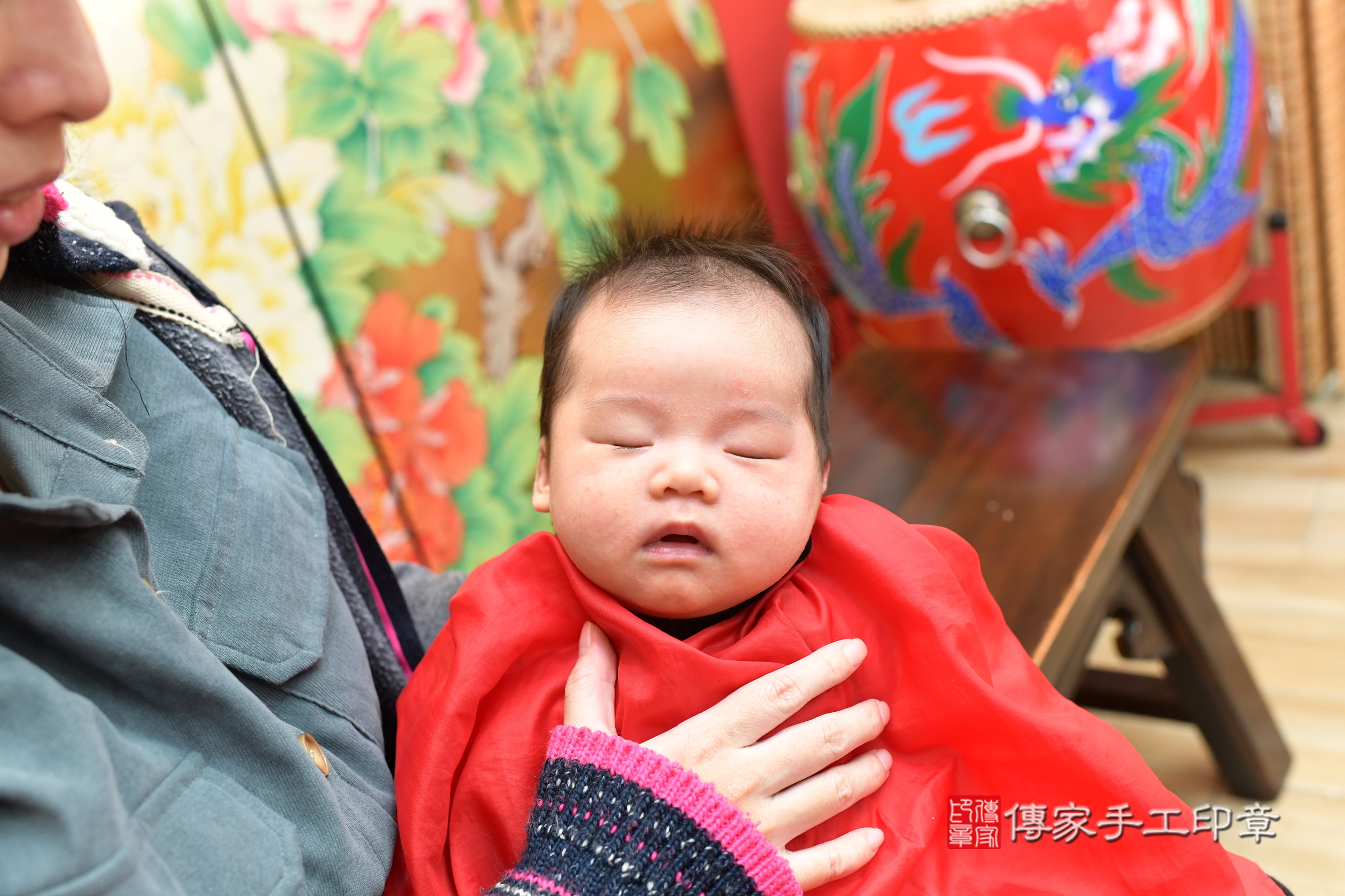 淇淇寶寶(新北市永和區嬰兒寶寶滿月剃頭理髮、嬰兒剃胎毛儀式吉祥話)。中國風會場，爸媽寶貝穿「日中韓」古裝禮服。專業拍照、證書。★購買「臍帶章、肚臍章、胎毛筆刷印章」贈送：剃頭、收涎、抓周，三選一。2025.3.6，照片11