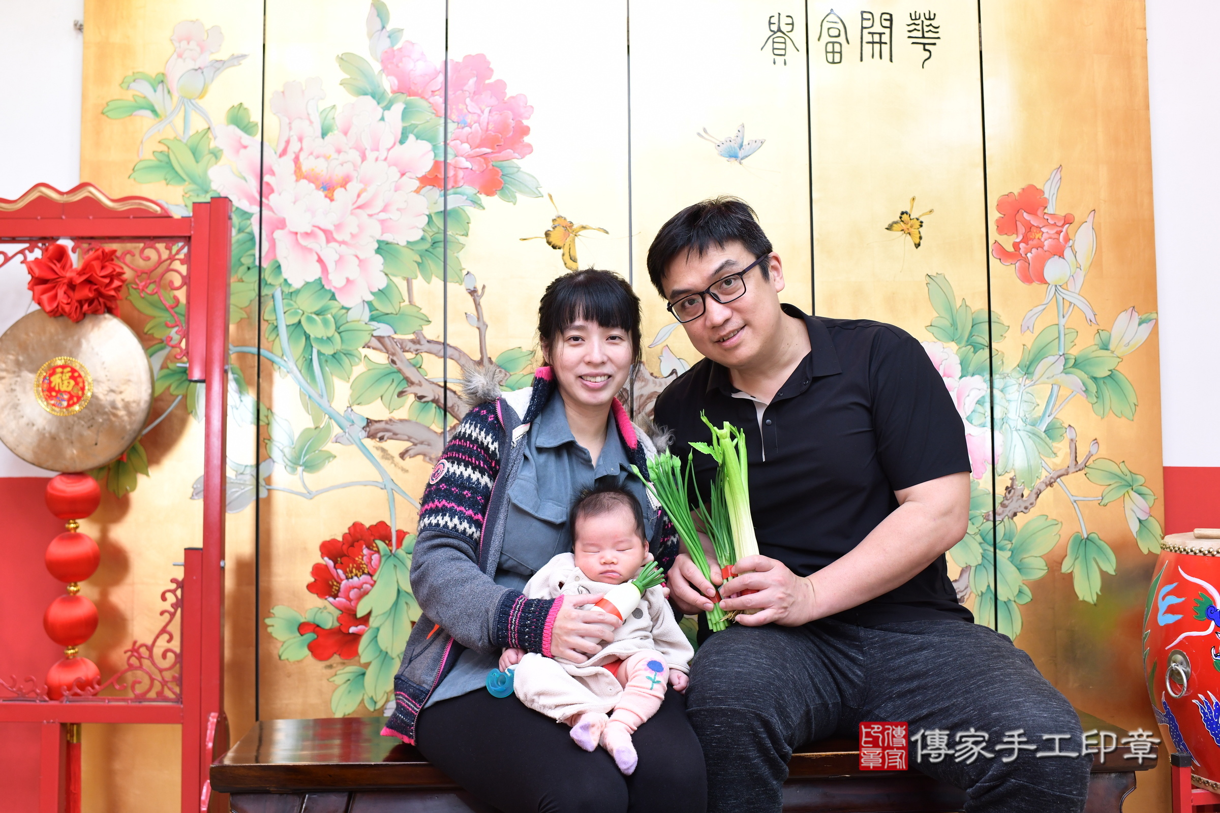 淇淇寶寶(新北市永和區嬰兒寶寶滿月剃頭理髮、嬰兒剃胎毛儀式吉祥話)。中國風會場，爸媽寶貝穿「日中韓」古裝禮服。專業拍照、證書。★購買「臍帶章、肚臍章、胎毛筆刷印章」贈送：剃頭、收涎、抓周，三選一。2025.3.6，照片4