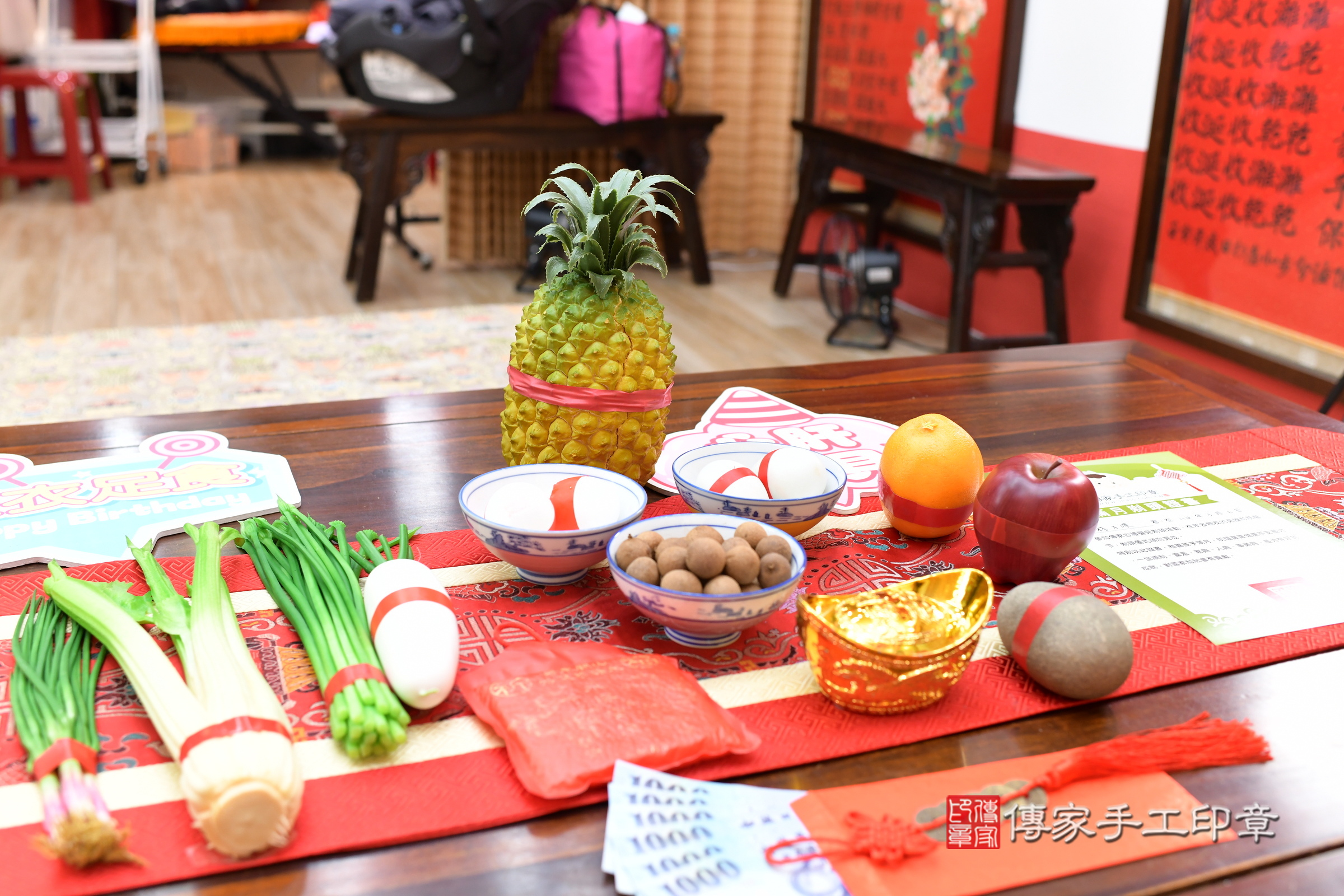 淇淇寶寶(新北市永和區嬰兒寶寶滿月剃頭理髮、嬰兒剃胎毛儀式吉祥話)。中國風會場，爸媽寶貝穿「日中韓」古裝禮服。專業拍照、證書。★購買「臍帶章、肚臍章、胎毛筆刷印章」贈送：剃頭、收涎、抓周，三選一。2025.3.6，照片3