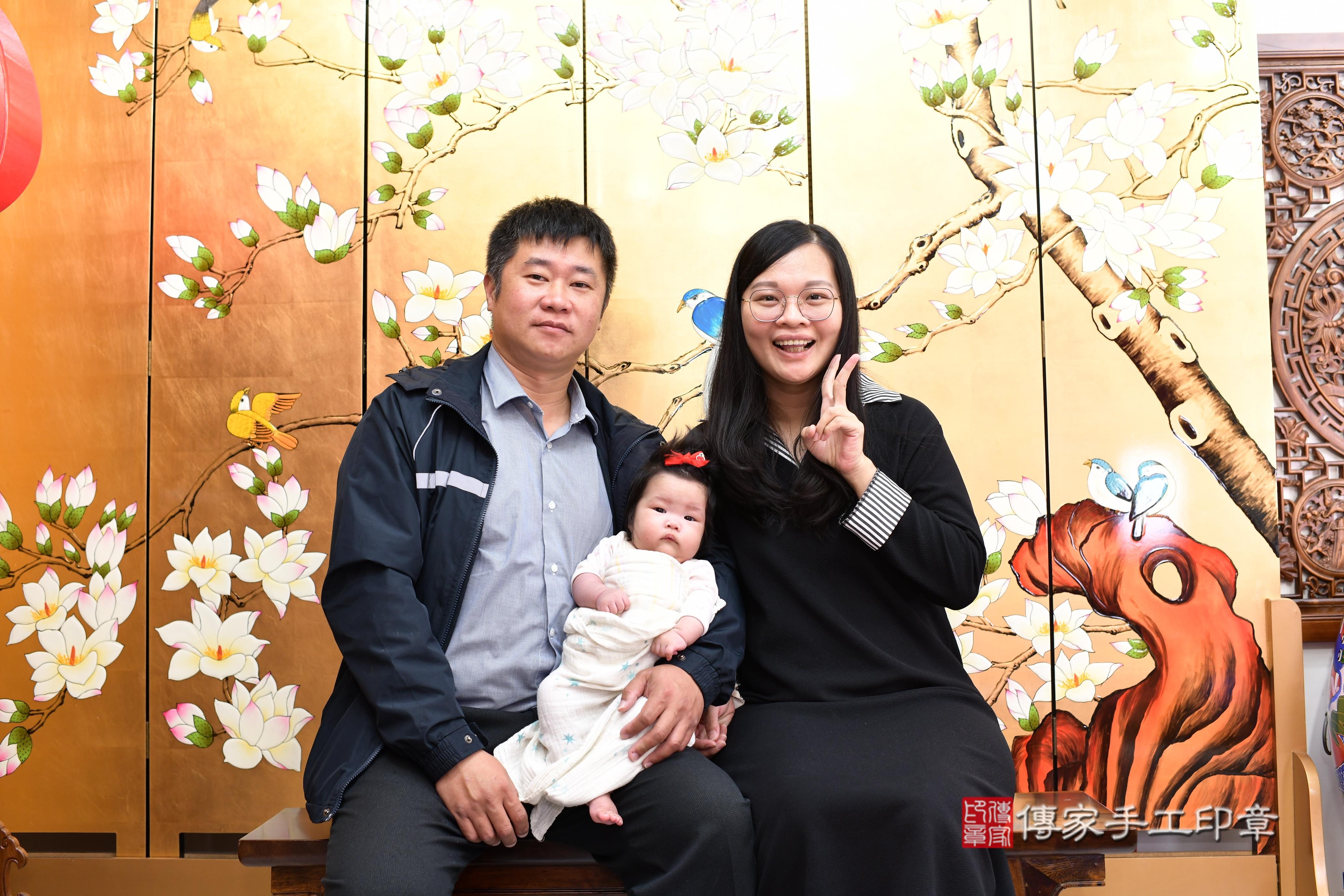 傳家手工印章台南店、抓周、度脺、中國風會場、傳家嬰兒古禮、吉祥話、抓周道具物品24種、拍照。抓周證書。寶寶抓周、滿周歲、生日快樂、祝福