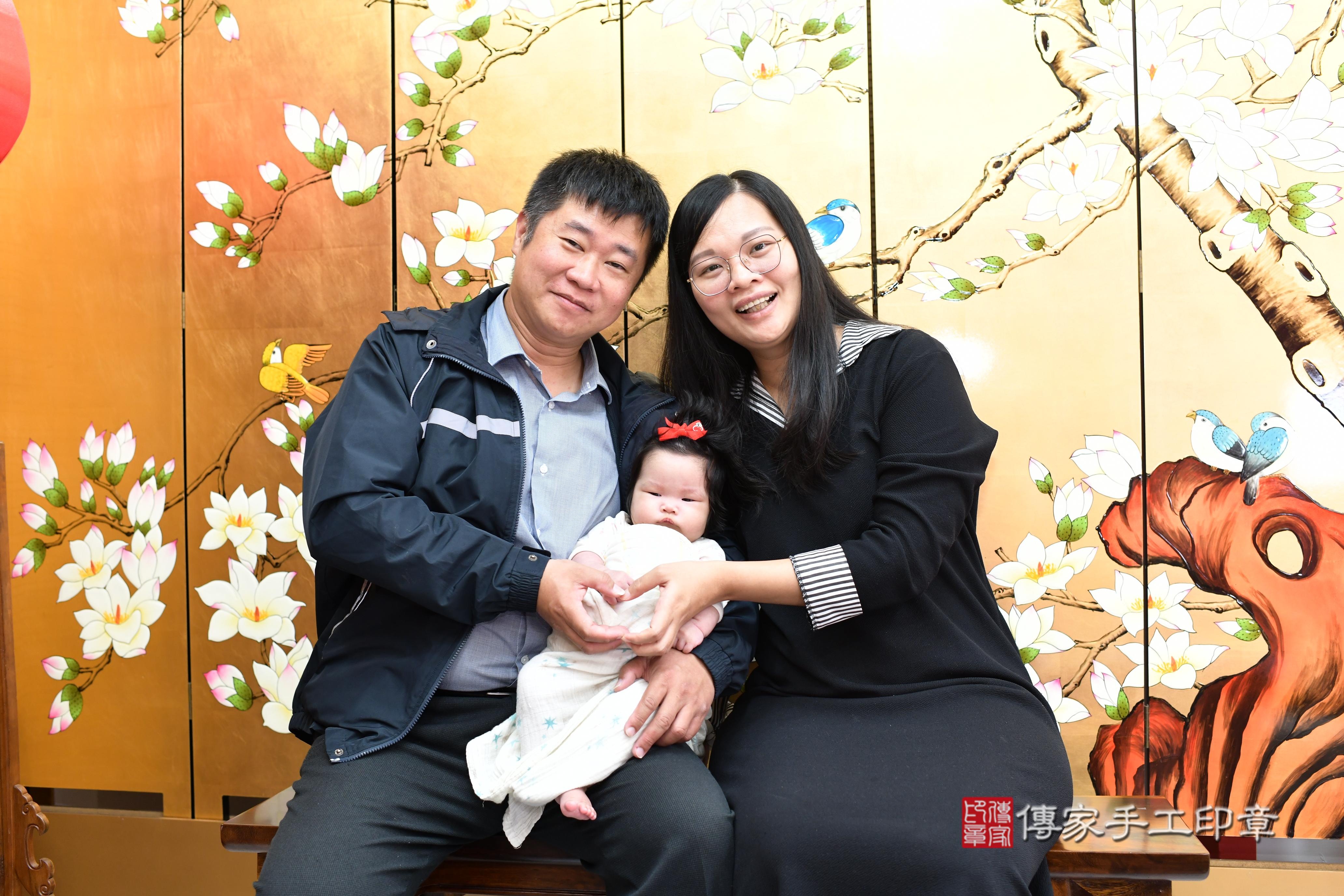 傳家手工印章台南店、抓周、度脺、中國風會場、傳家嬰兒古禮、吉祥話、抓周道具物品24種、拍照。抓周證書。寶寶抓周、滿周歲、生日快樂、祝福