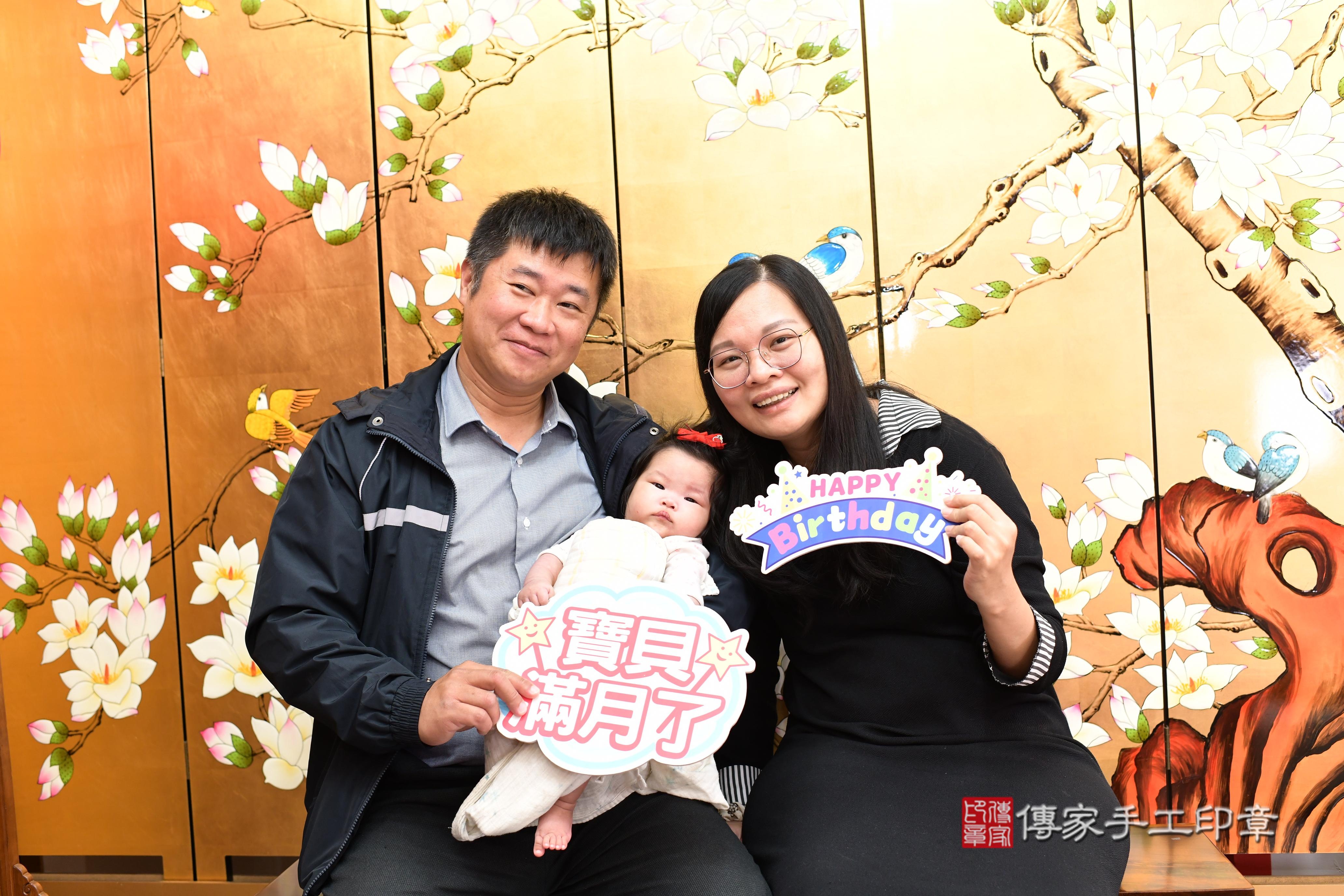 傳家手工印章台南店、抓周、度脺、中國風會場、傳家嬰兒古禮、吉祥話、抓周道具物品24種、拍照。抓周證書。寶寶抓周、滿周歲、生日快樂、祝福