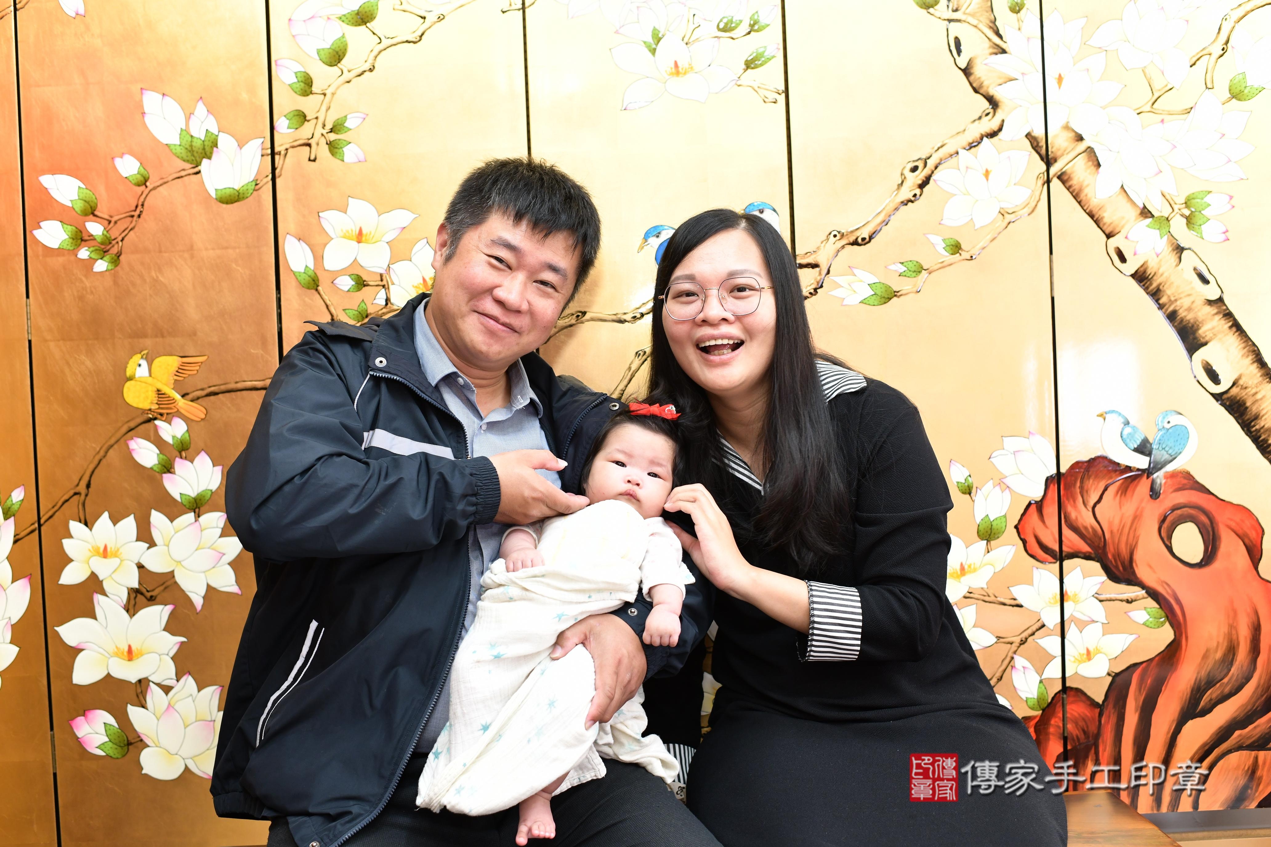 傳家手工印章台南店、抓周、度脺、中國風會場、傳家嬰兒古禮、吉祥話、抓周道具物品24種、拍照。抓周證書。寶寶抓周、滿周歲、生日快樂、祝福