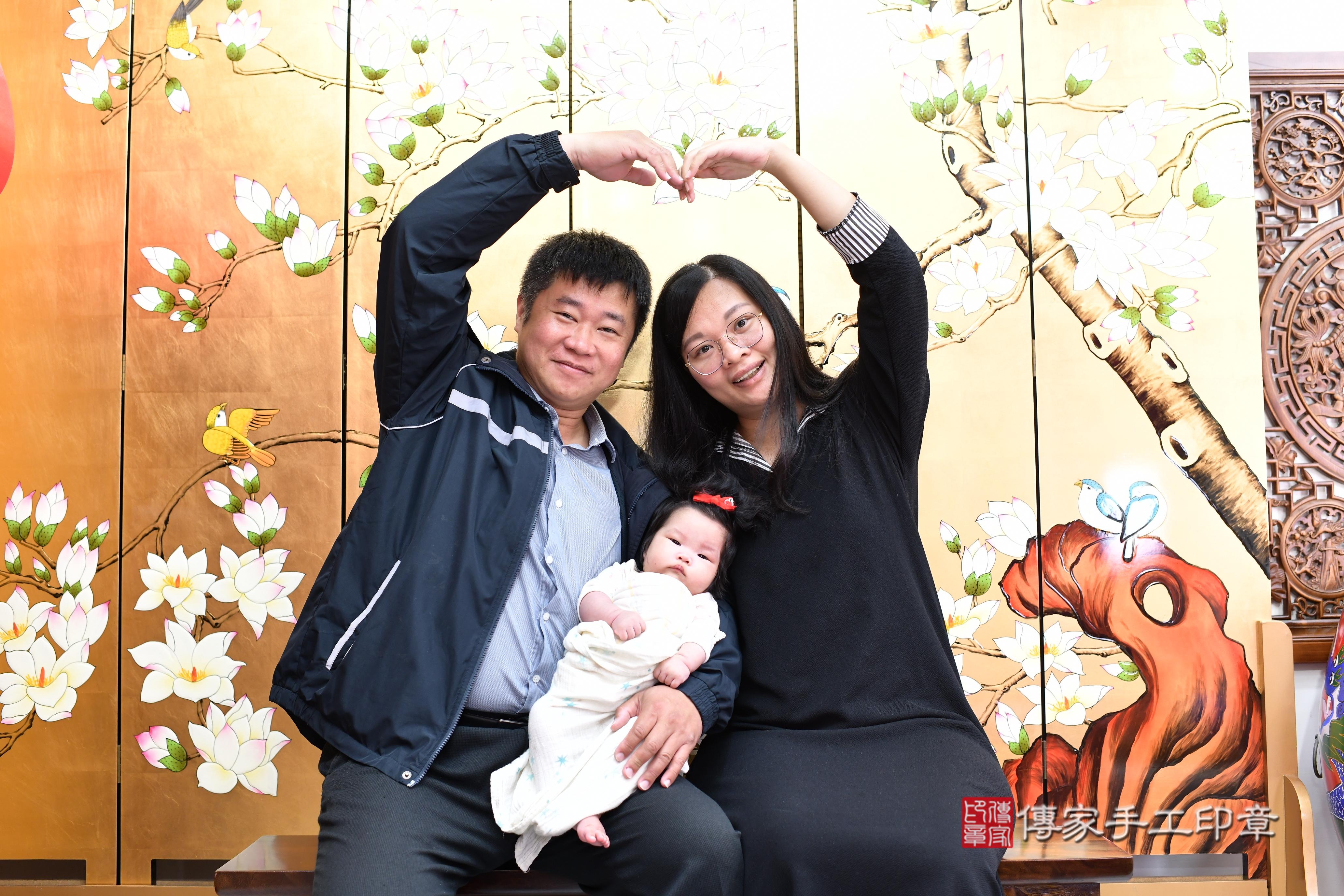 傳家手工印章台南店、抓周、度脺、中國風會場、傳家嬰兒古禮、吉祥話、抓周道具物品24種、拍照。抓周證書。寶寶抓周、滿周歲、生日快樂、祝福