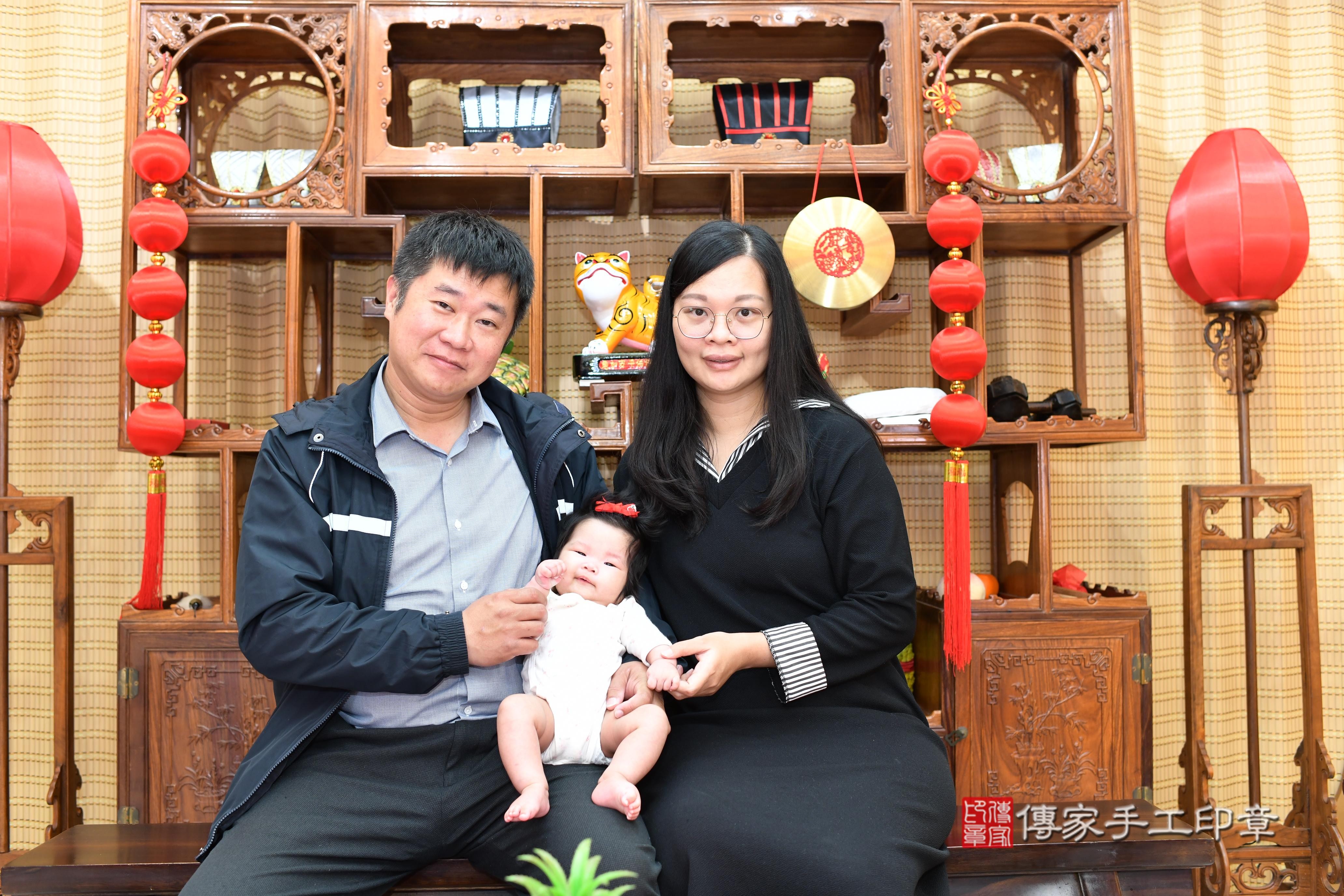 傳家手工印章台南店、抓周、度脺、中國風會場、傳家嬰兒古禮、吉祥話、抓周道具物品24種、拍照。抓周證書。寶寶抓周、滿周歲、生日快樂、祝福