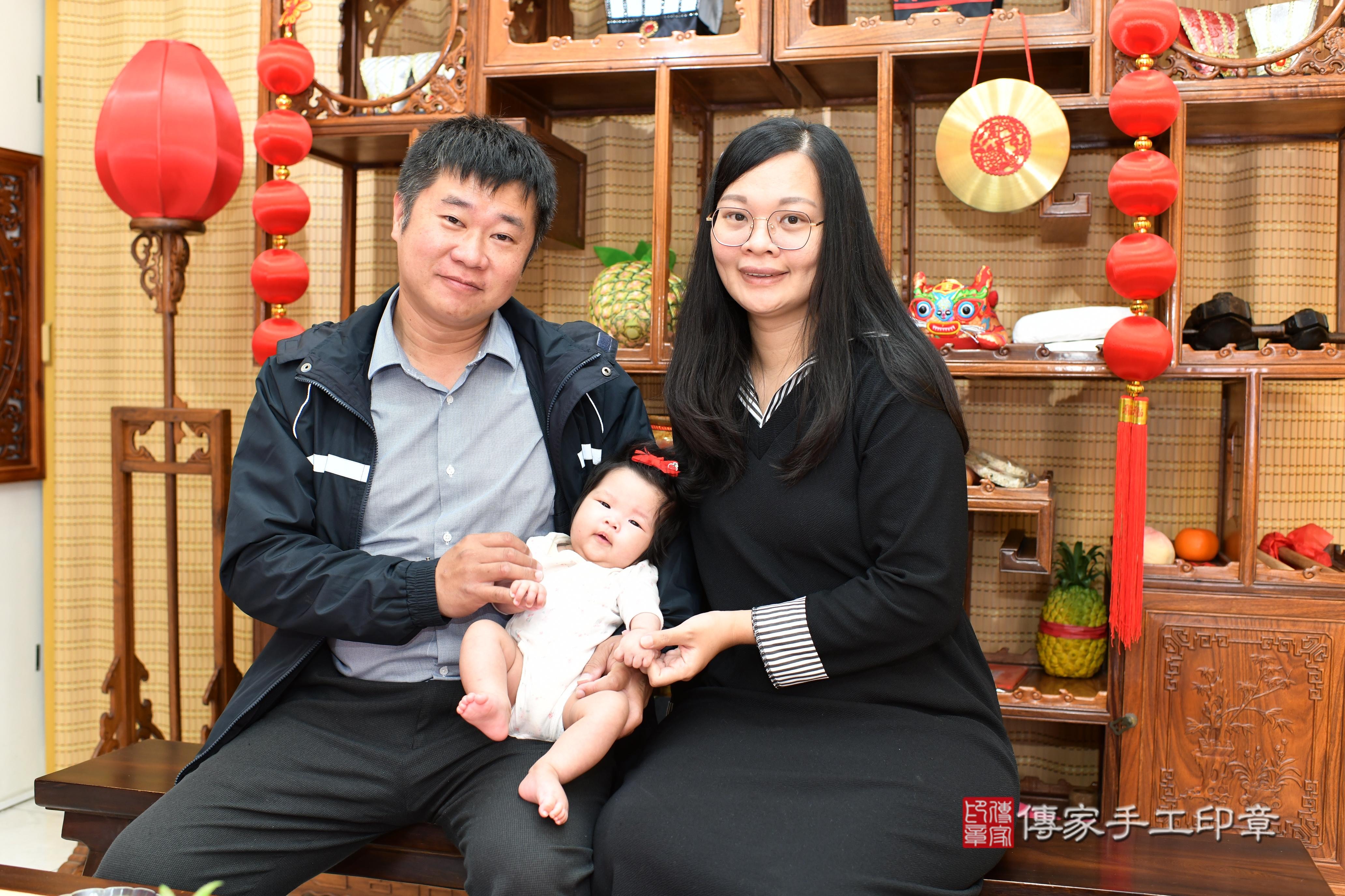 傳家手工印章台南店、抓周、度脺、中國風會場、傳家嬰兒古禮、吉祥話、抓周道具物品24種、拍照。抓周證書。寶寶抓周、滿周歲、生日快樂、祝福