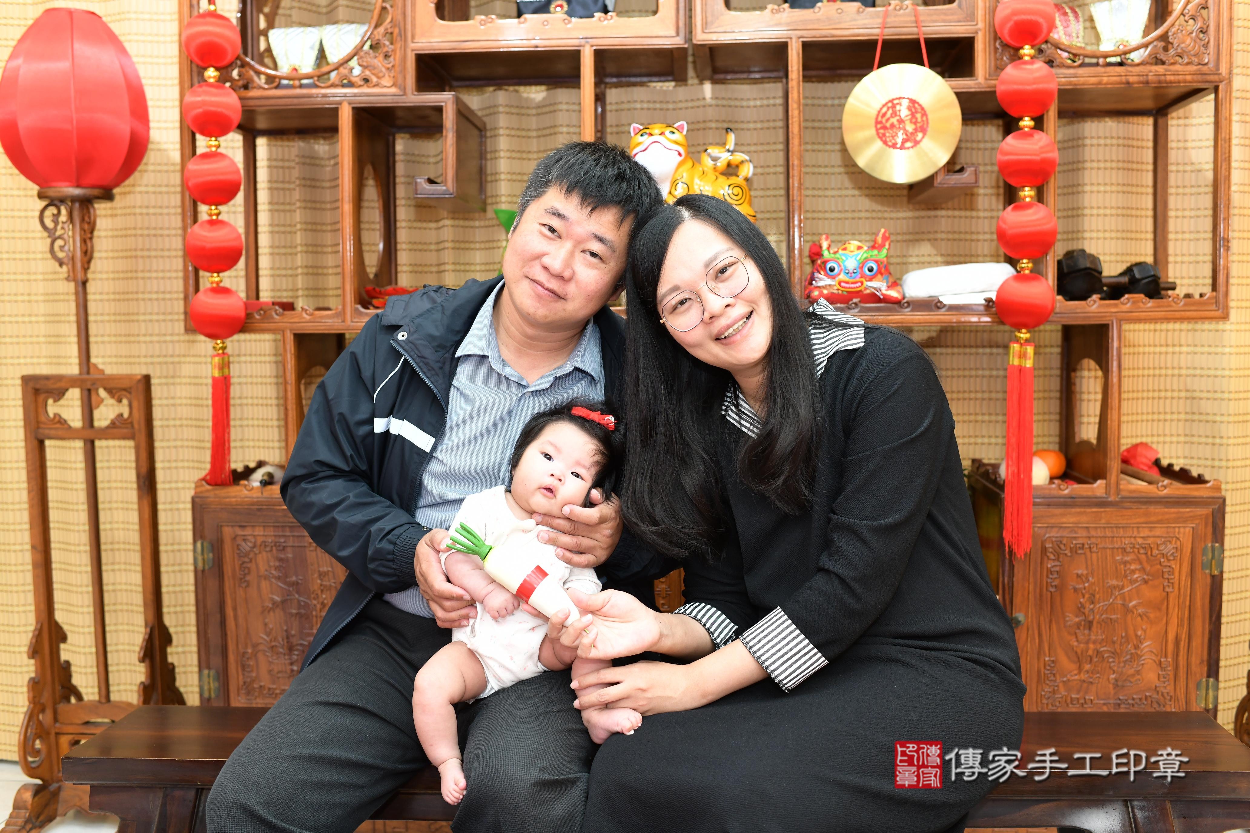 傳家手工印章台南店、抓周、度脺、中國風會場、傳家嬰兒古禮、吉祥話、抓周道具物品24種、拍照。抓周證書。寶寶抓周、滿周歲、生日快樂、祝福