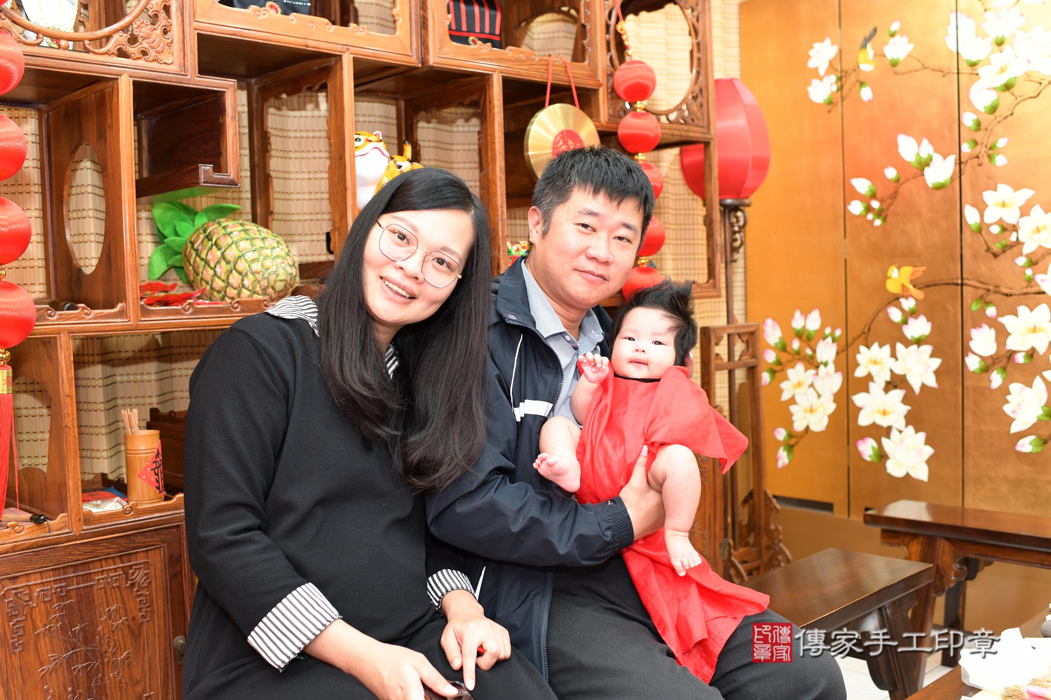 傳家手工印章台南店、抓周、度脺、中國風會場、傳家嬰兒古禮、吉祥話、抓周道具物品24種、拍照。抓周證書。寶寶抓周、滿周歲、生日快樂、祝福