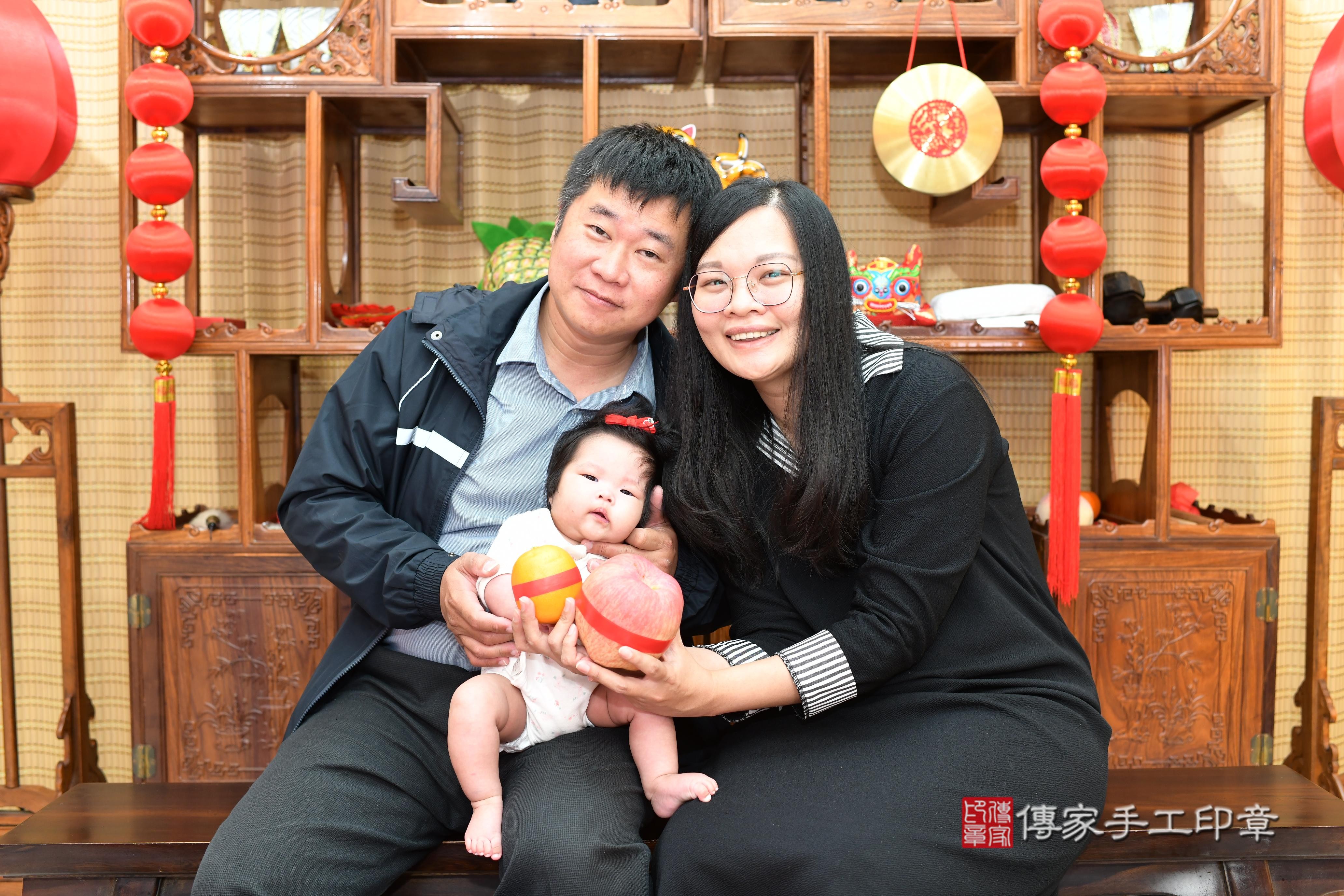 傳家手工印章台南店、抓周、度脺、中國風會場、傳家嬰兒古禮、吉祥話、抓周道具物品24種、拍照。抓周證書。寶寶抓周、滿周歲、生日快樂、祝福