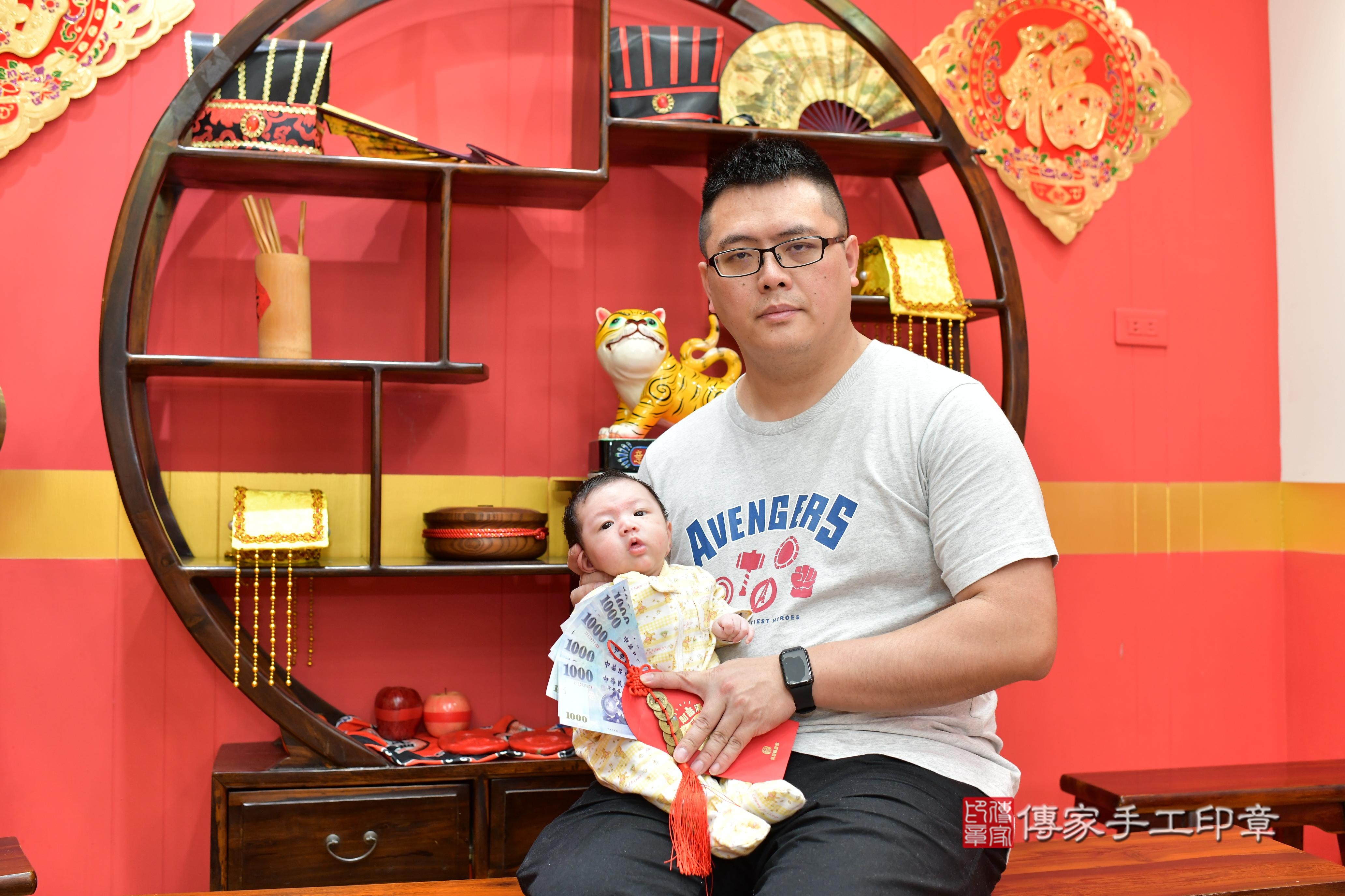傳家手工印章桃園店、抓周、度脺、中國風會場、傳家嬰兒古禮、吉祥話、抓周道具物品24種、拍照。抓周證書。寶寶抓周、滿周歲、生日快樂、祝福