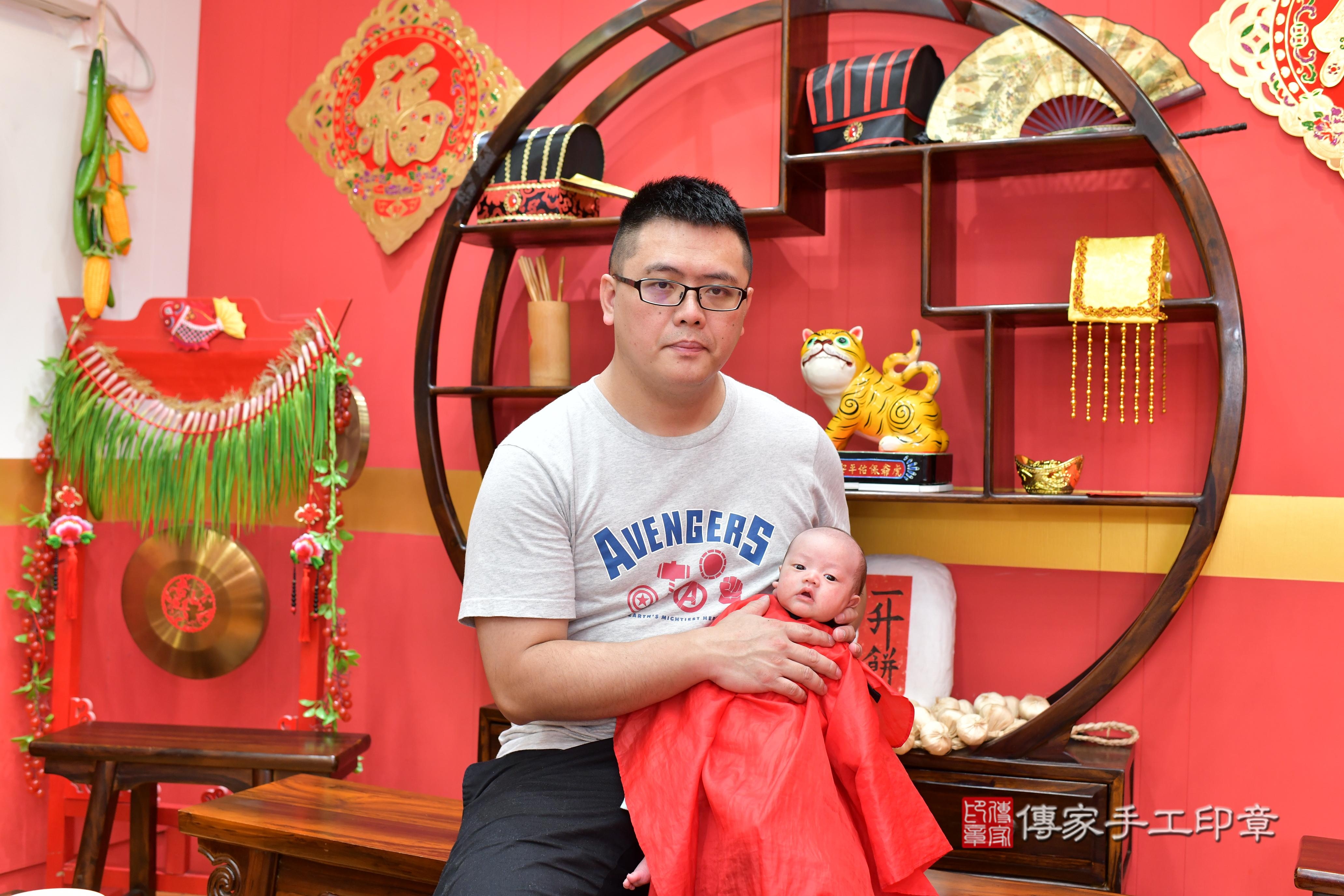 傳家手工印章桃園店、抓周、度脺、中國風會場、傳家嬰兒古禮、吉祥話、抓周道具物品24種、拍照。抓周證書。寶寶抓周、滿周歲、生日快樂、祝福