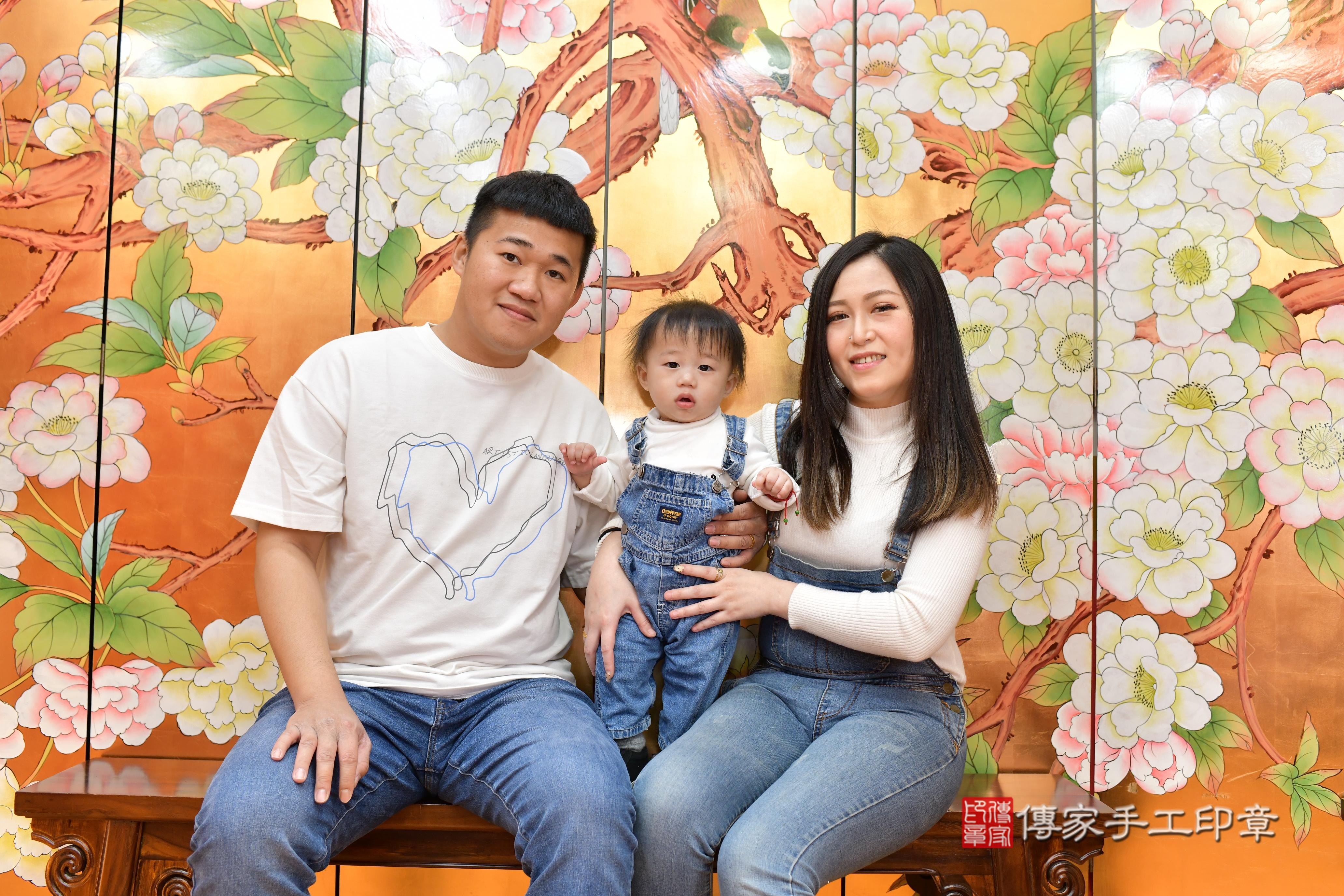 傳家手工印章桃園店、抓周、度脺、中國風會場、傳家嬰兒古禮、吉祥話、抓周道具物品24種、拍照。抓周證書。寶寶抓周、滿周歲、生日快樂、祝福