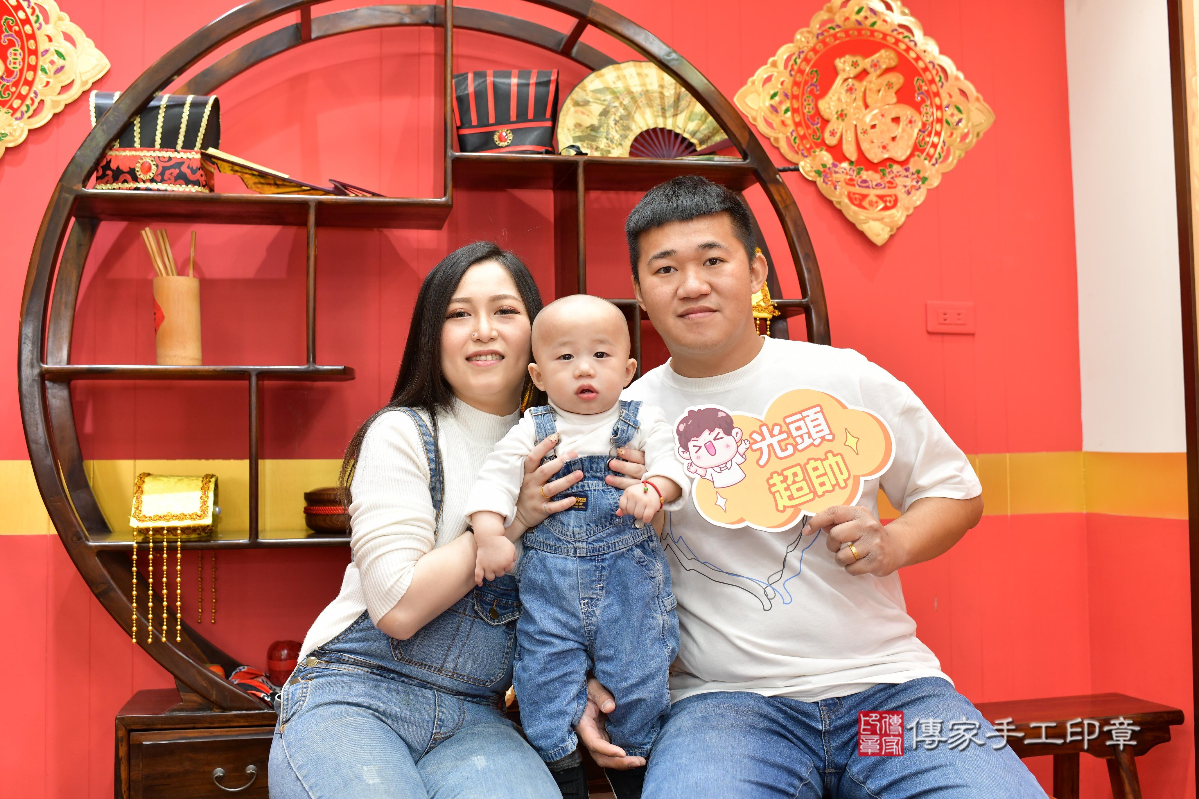 傳家手工印章桃園店、抓周、度脺、中國風會場、傳家嬰兒古禮、吉祥話、抓周道具物品24種、拍照。抓周證書。寶寶抓周、滿周歲、生日快樂、祝福