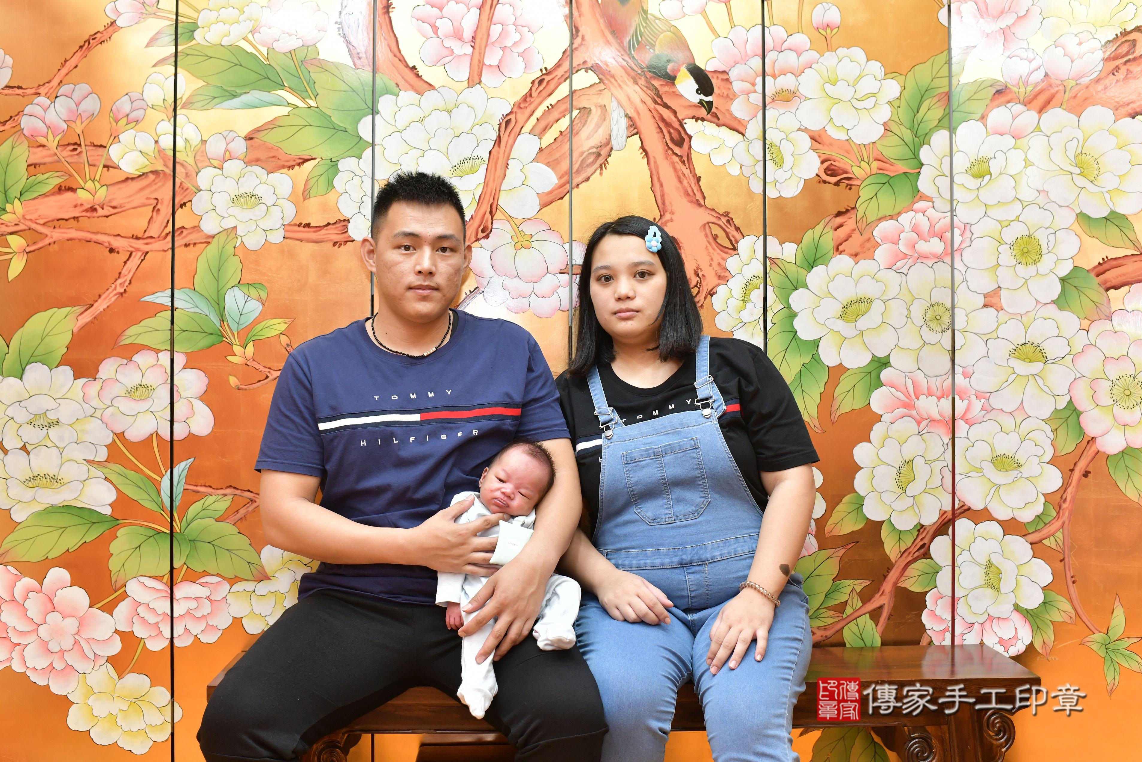 傳家手工印章桃園店、抓周、度脺、中國風會場、傳家嬰兒古禮、吉祥話、抓周道具物品24種、拍照。抓周證書。寶寶抓周、滿周歲、生日快樂、祝福