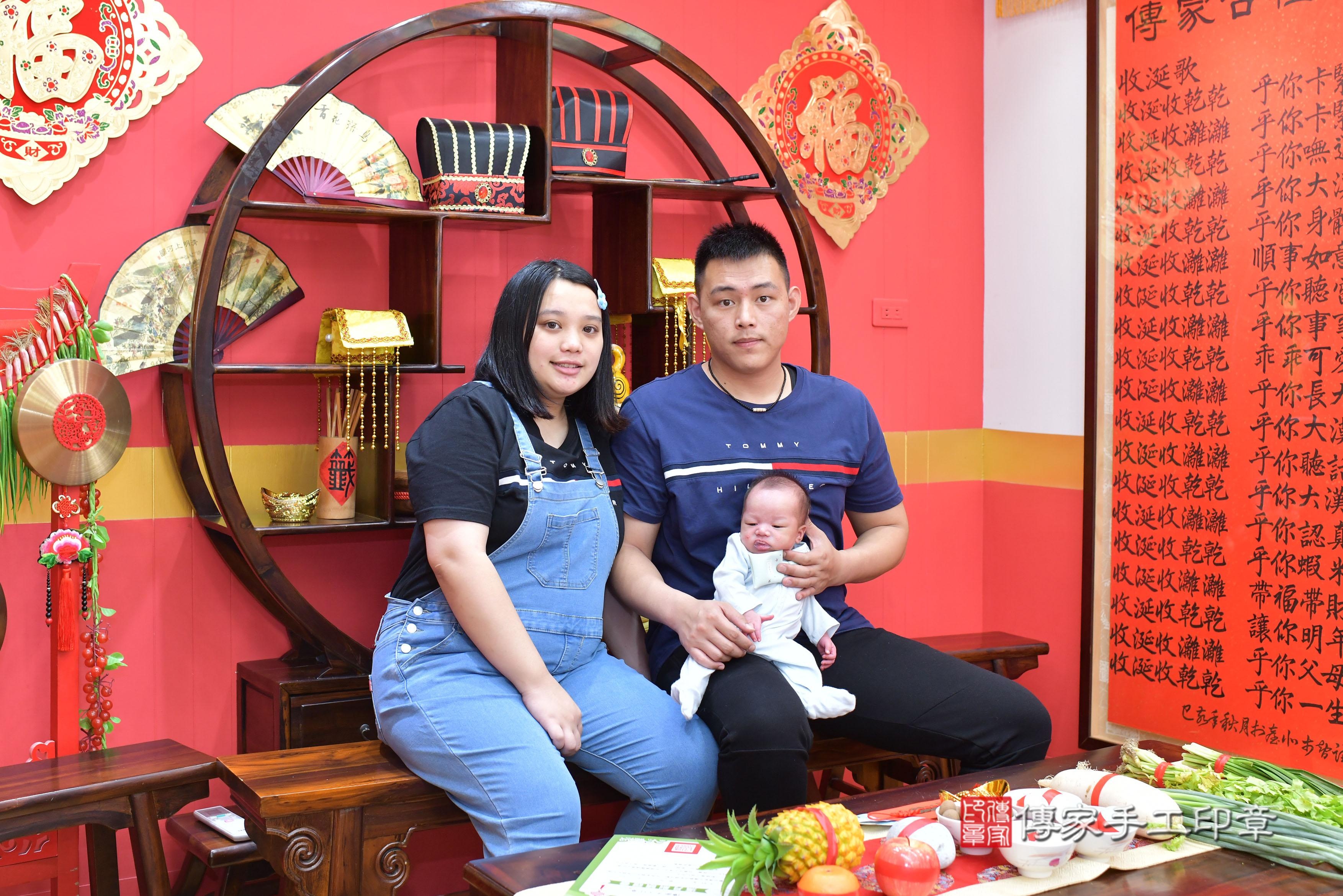 傳家手工印章桃園店、抓周、度脺、中國風會場、傳家嬰兒古禮、吉祥話、抓周道具物品24種、拍照。抓周證書。寶寶抓周、滿周歲、生日快樂、祝福