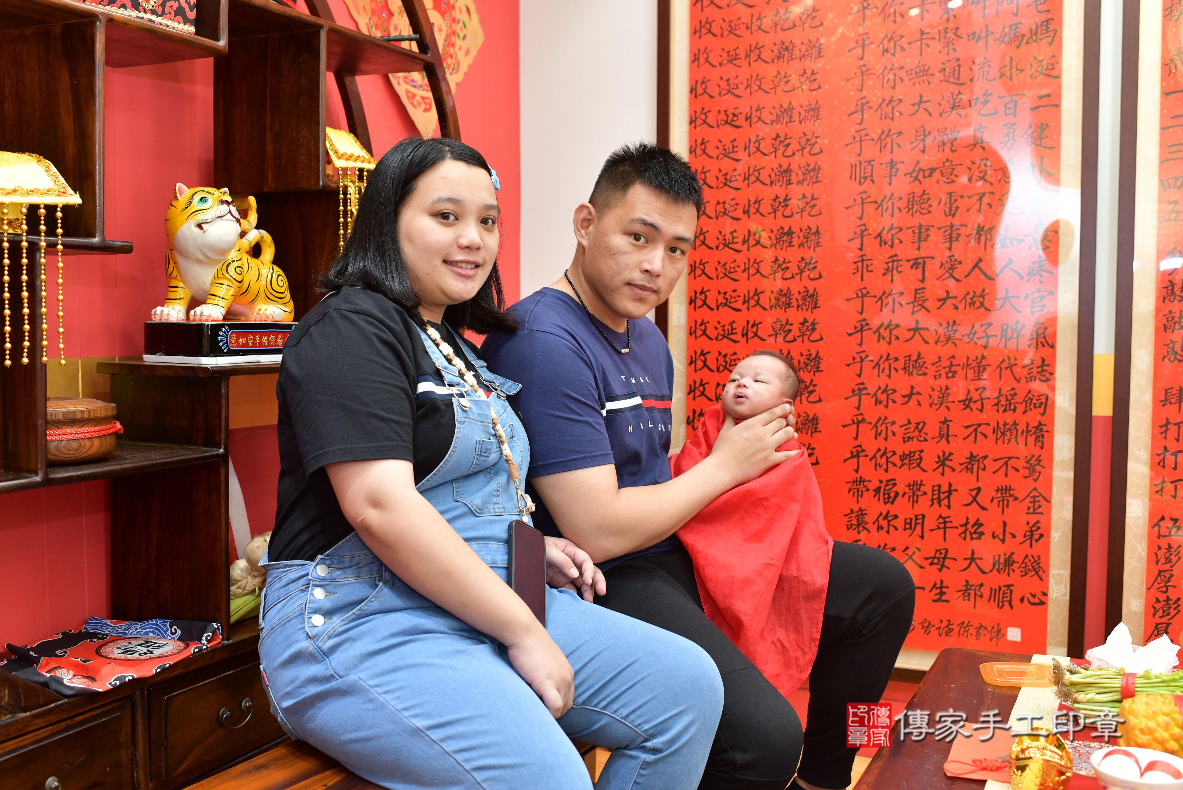 傳家手工印章桃園店、抓周、度脺、中國風會場、傳家嬰兒古禮、吉祥話、抓周道具物品24種、拍照。抓周證書。寶寶抓周、滿周歲、生日快樂、祝福