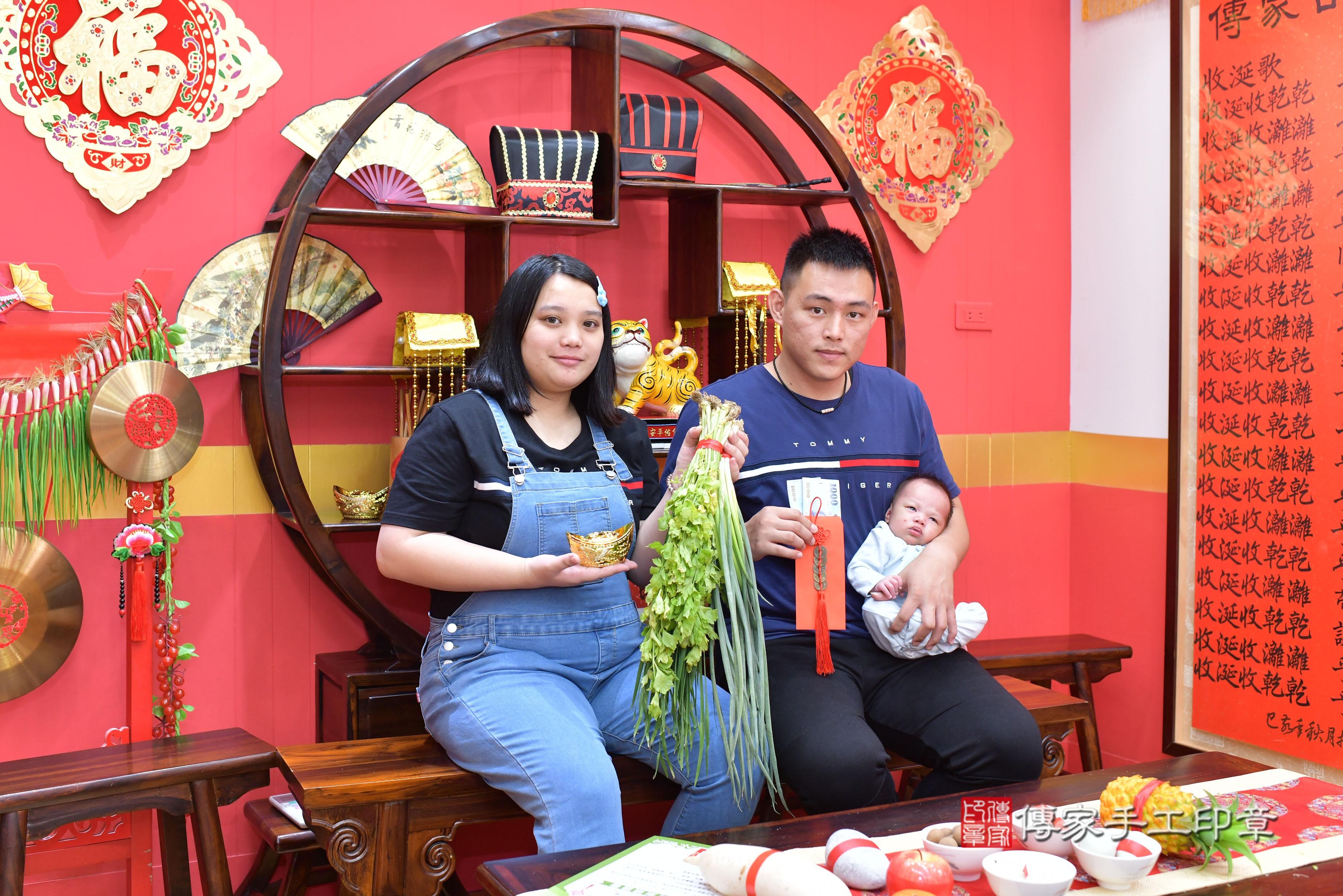 傳家手工印章桃園店、抓周、度脺、中國風會場、傳家嬰兒古禮、吉祥話、抓周道具物品24種、拍照。抓周證書。寶寶抓周、滿周歲、生日快樂、祝福