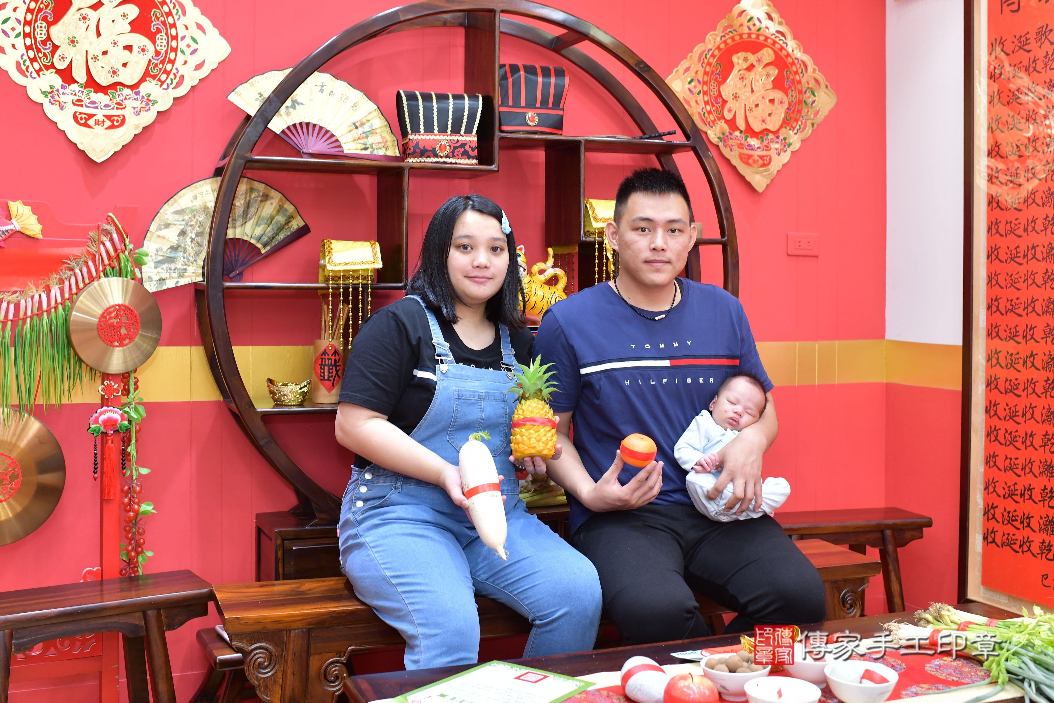 傳家手工印章桃園店、抓周、度脺、中國風會場、傳家嬰兒古禮、吉祥話、抓周道具物品24種、拍照。抓周證書。寶寶抓周、滿周歲、生日快樂、祝福