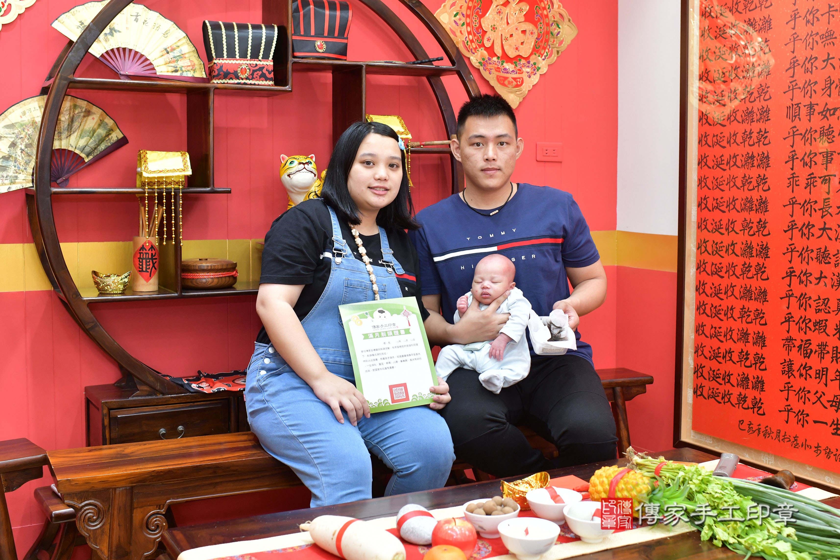 傳家手工印章桃園店、抓周、度脺、中國風會場、傳家嬰兒古禮、吉祥話、抓周道具物品24種、拍照。抓周證書。寶寶抓周、滿周歲、生日快樂、祝福