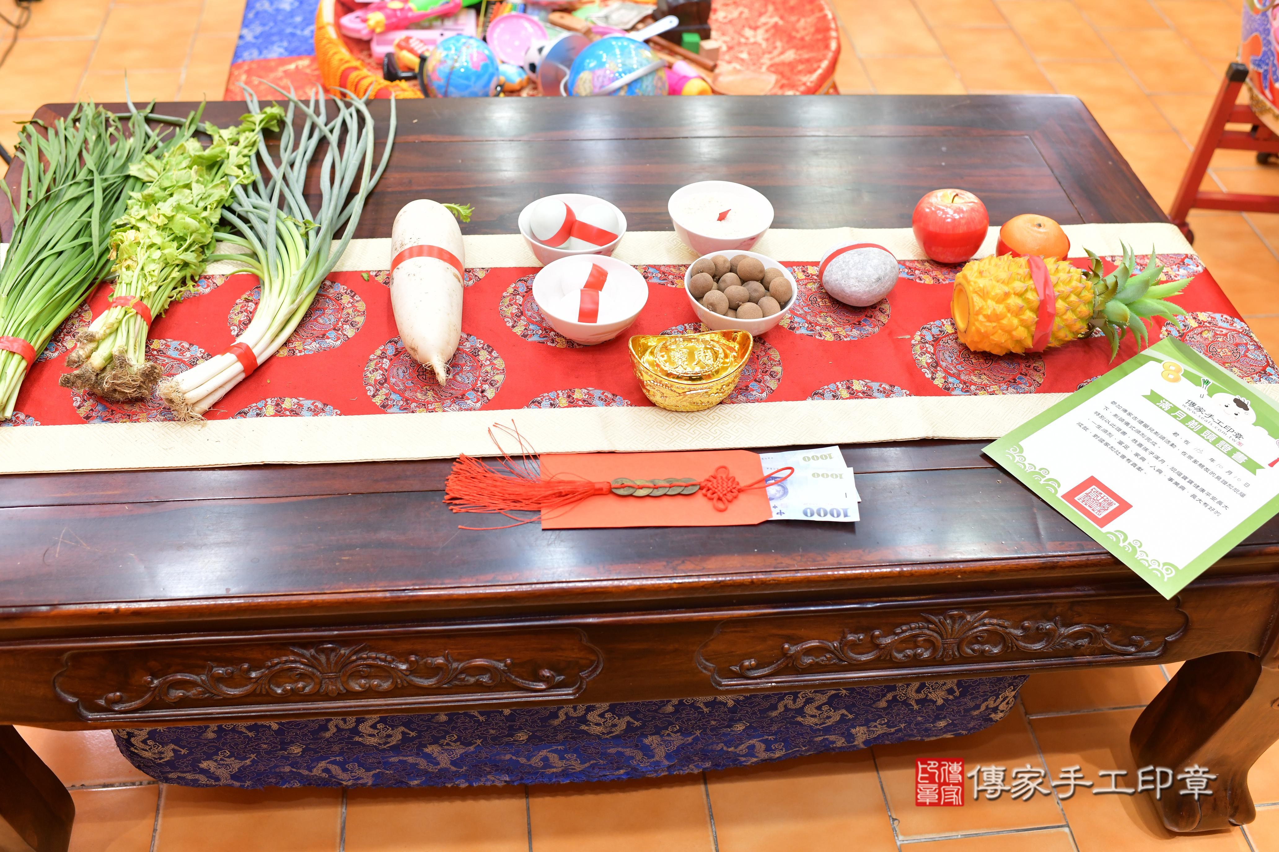 傳家手工印章桃園店、抓周、度脺、中國風會場、傳家嬰兒古禮、吉祥話、抓周道具物品24種、拍照。抓周證書。寶寶抓周、滿周歲、生日快樂、祝福