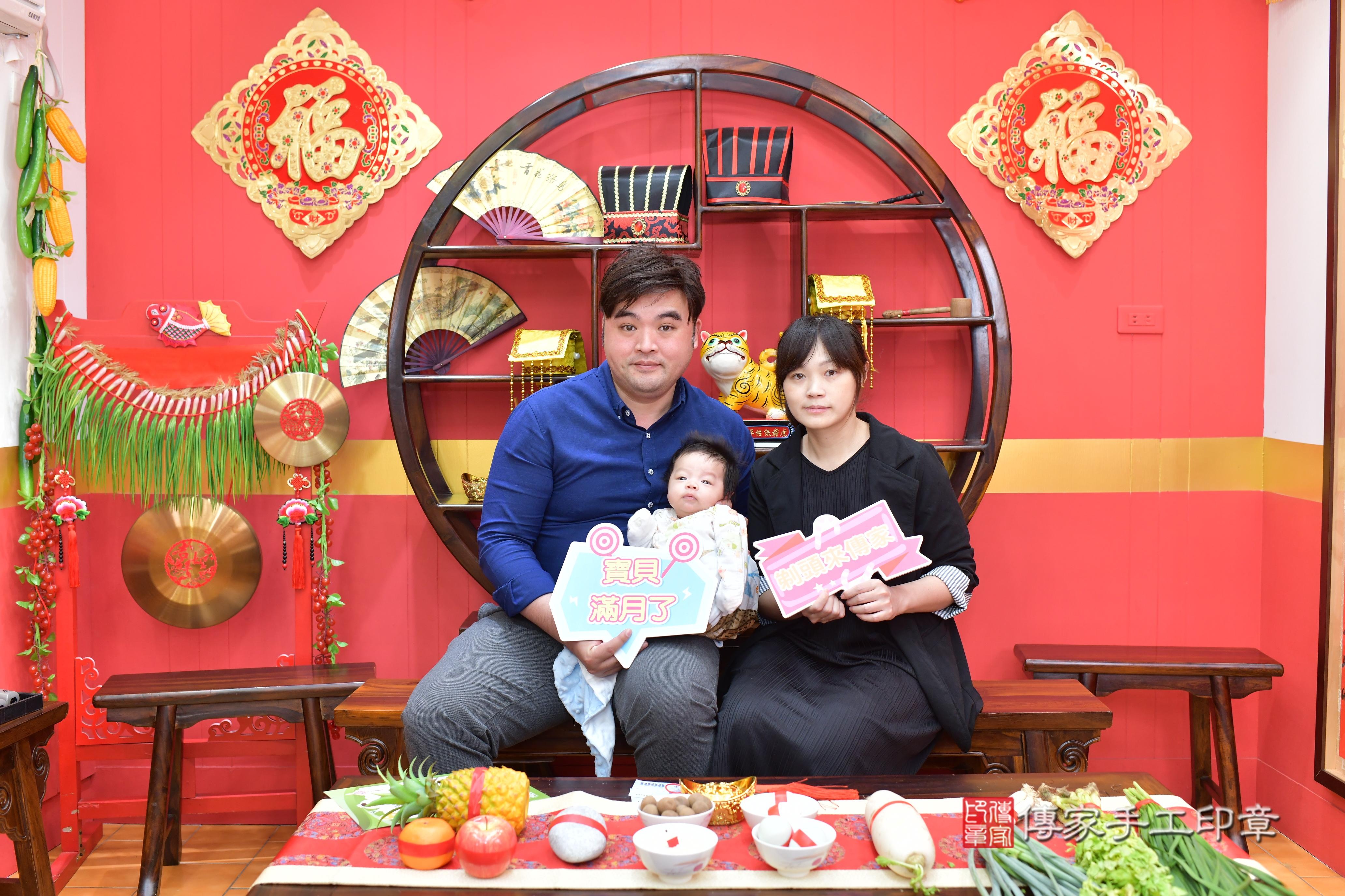 傳家手工印章桃園店、抓周、度脺、中國風會場、傳家嬰兒古禮、吉祥話、抓周道具物品24種、拍照。抓周證書。寶寶抓周、滿周歲、生日快樂、祝福