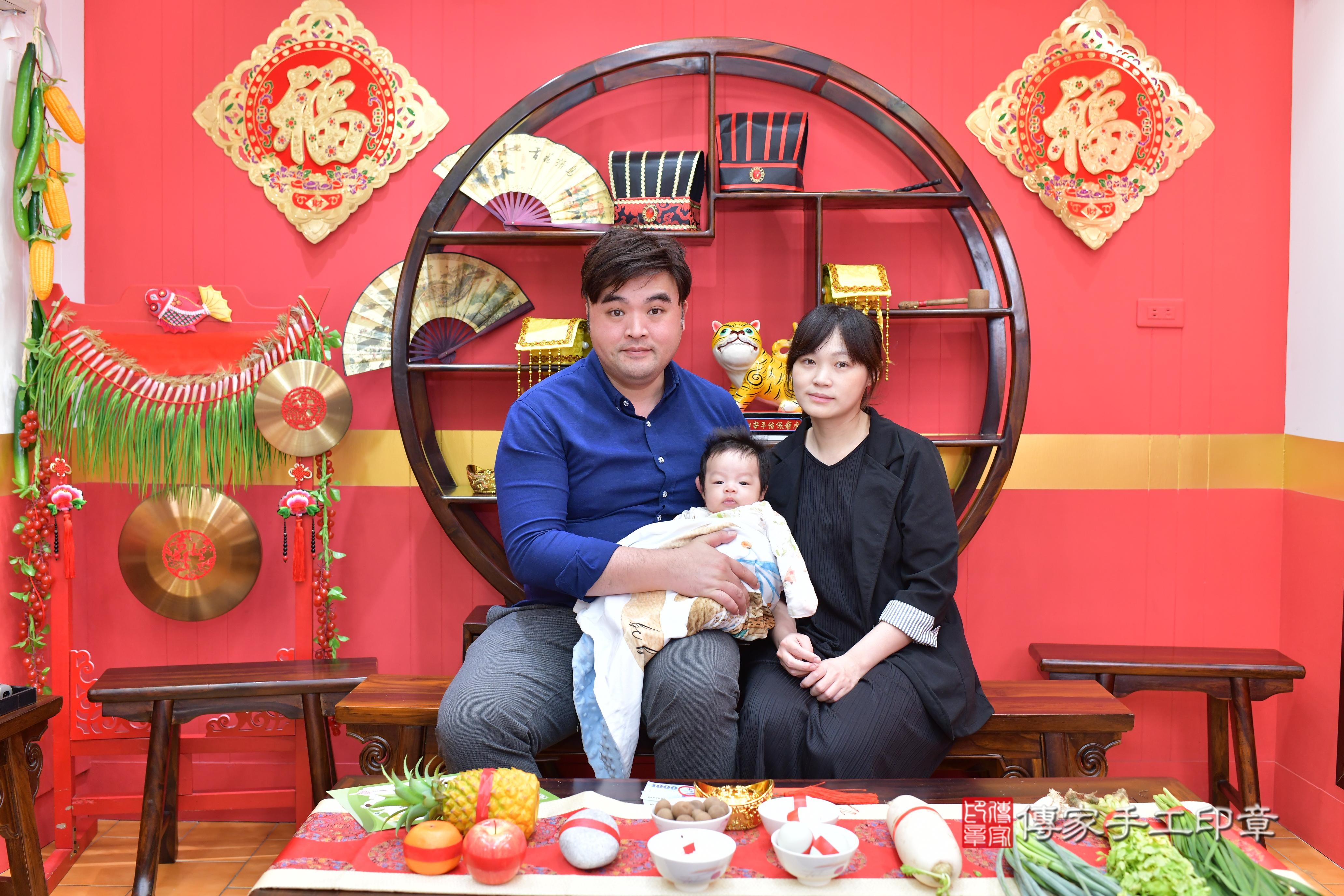 傳家手工印章桃園店、抓周、度脺、中國風會場、傳家嬰兒古禮、吉祥話、抓周道具物品24種、拍照。抓周證書。寶寶抓周、滿周歲、生日快樂、祝福
