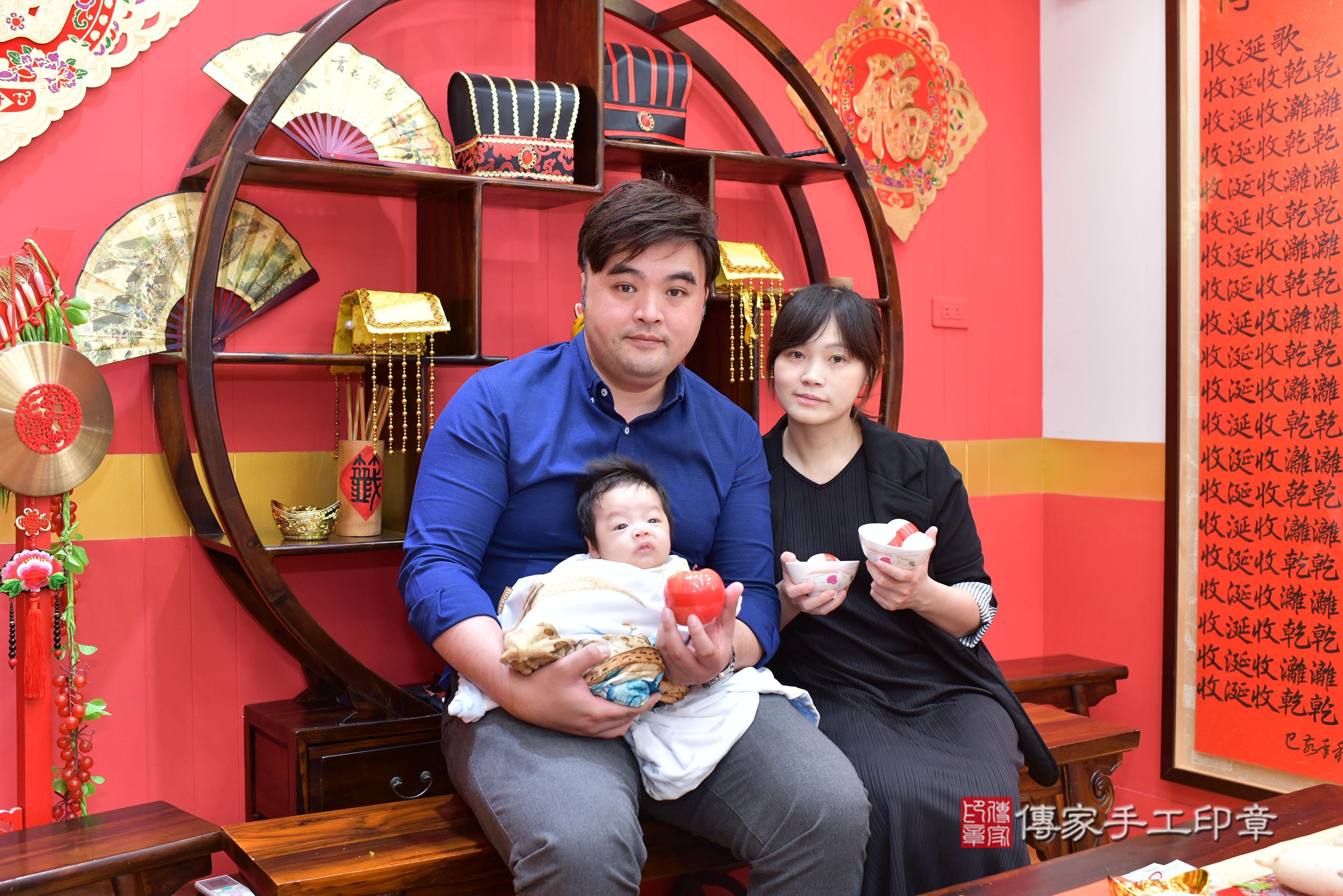 傳家手工印章桃園店、抓周、度脺、中國風會場、傳家嬰兒古禮、吉祥話、抓周道具物品24種、拍照。抓周證書。寶寶抓周、滿周歲、生日快樂、祝福