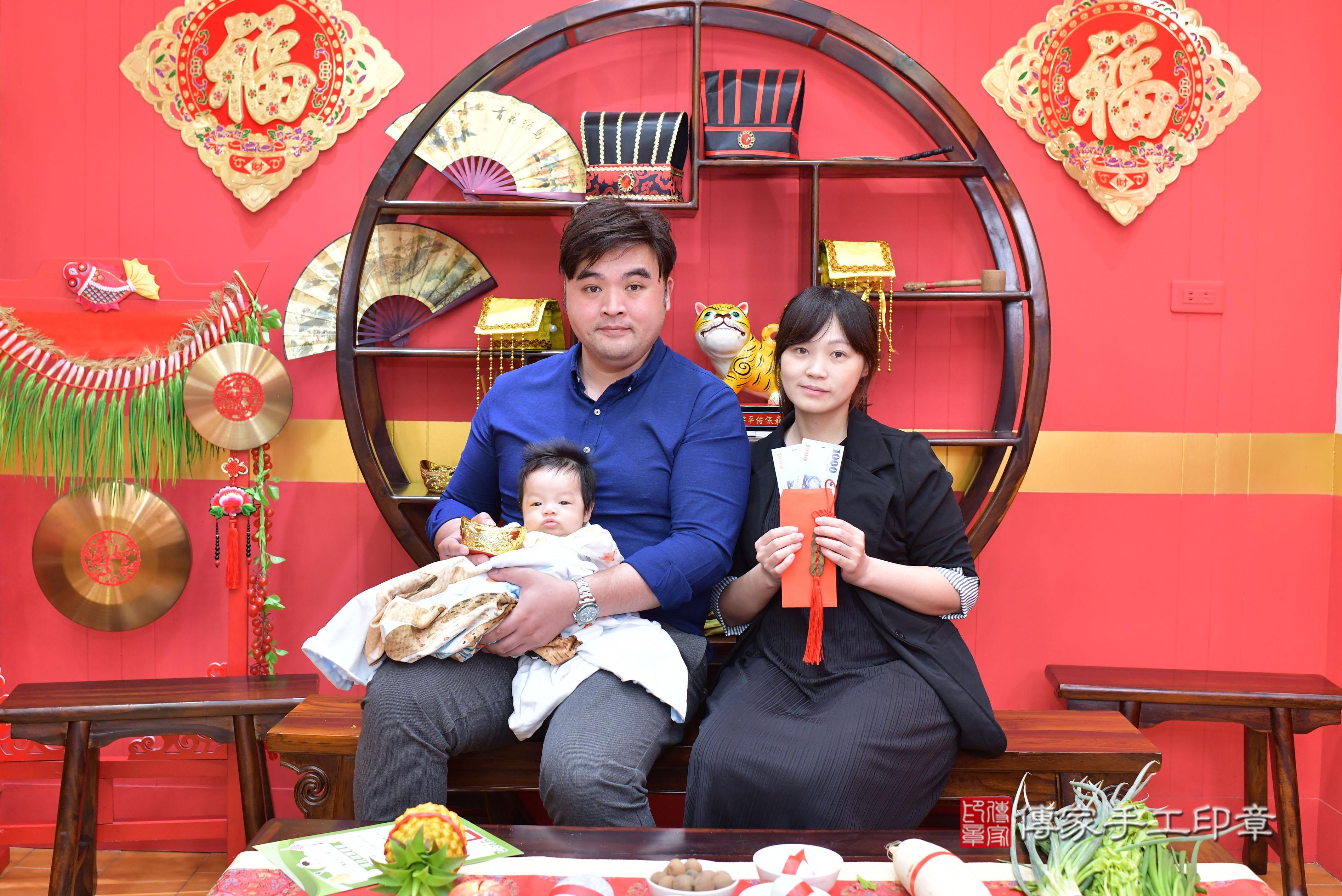 傳家手工印章桃園店、抓周、度脺、中國風會場、傳家嬰兒古禮、吉祥話、抓周道具物品24種、拍照。抓周證書。寶寶抓周、滿周歲、生日快樂、祝福