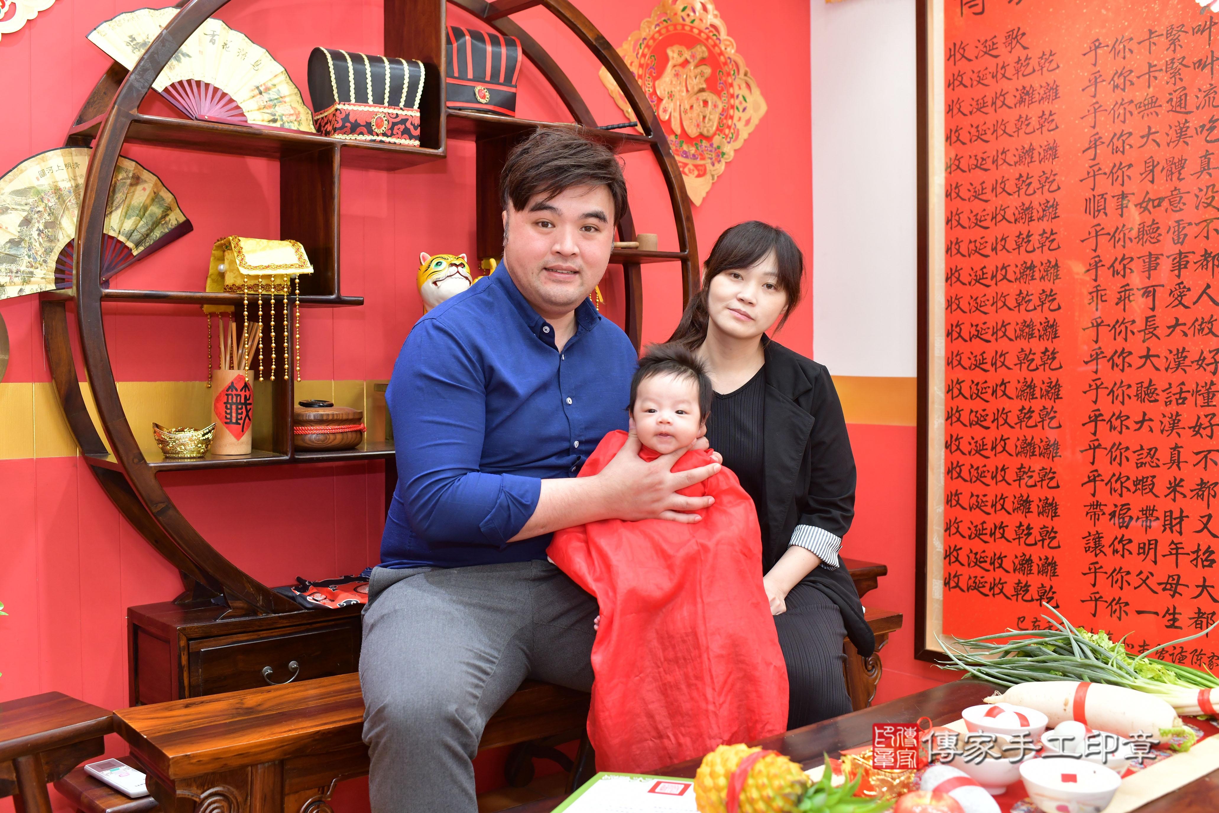 傳家手工印章桃園店、抓周、度脺、中國風會場、傳家嬰兒古禮、吉祥話、抓周道具物品24種、拍照。抓周證書。寶寶抓周、滿周歲、生日快樂、祝福