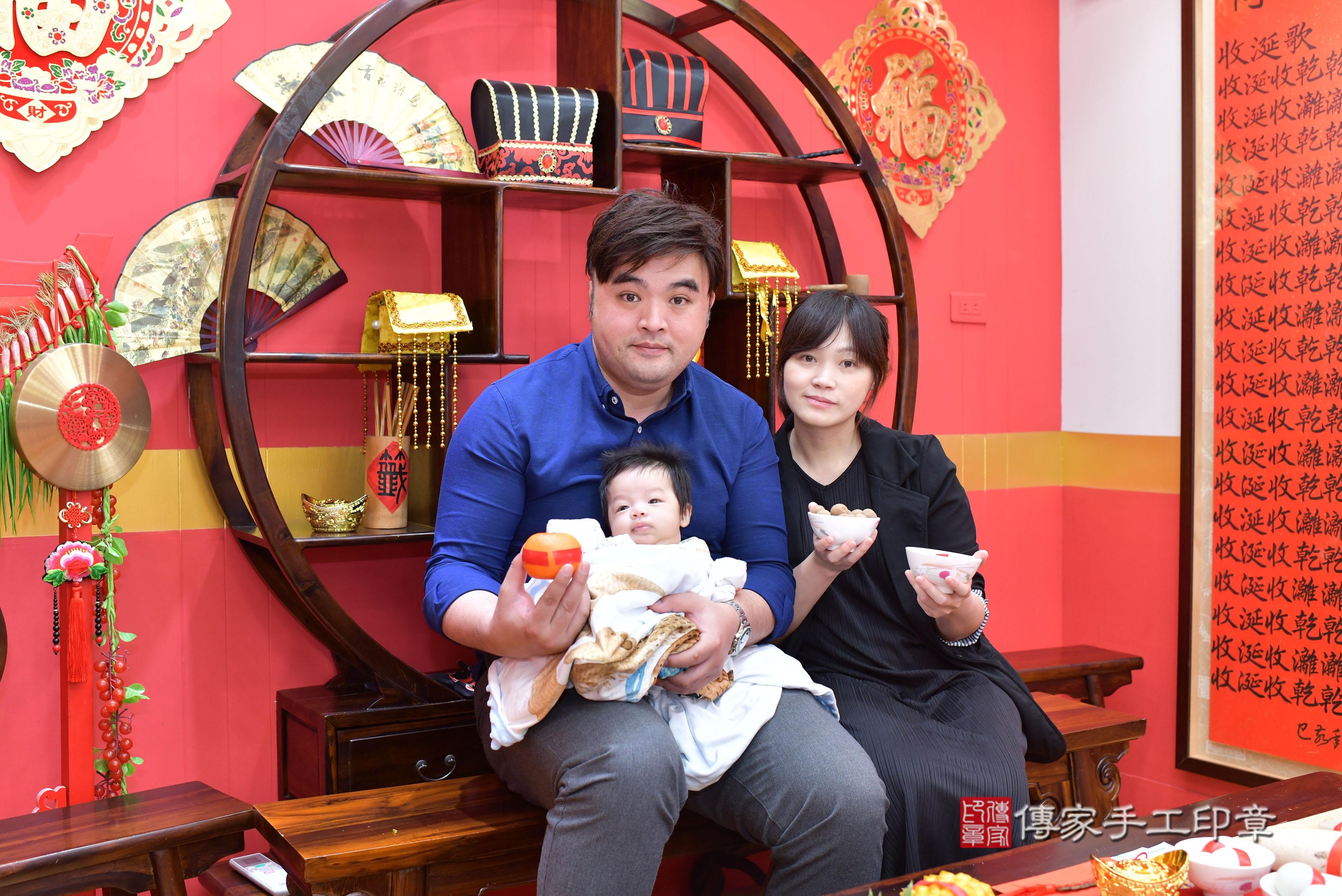 傳家手工印章桃園店、抓周、度脺、中國風會場、傳家嬰兒古禮、吉祥話、抓周道具物品24種、拍照。抓周證書。寶寶抓周、滿周歲、生日快樂、祝福
