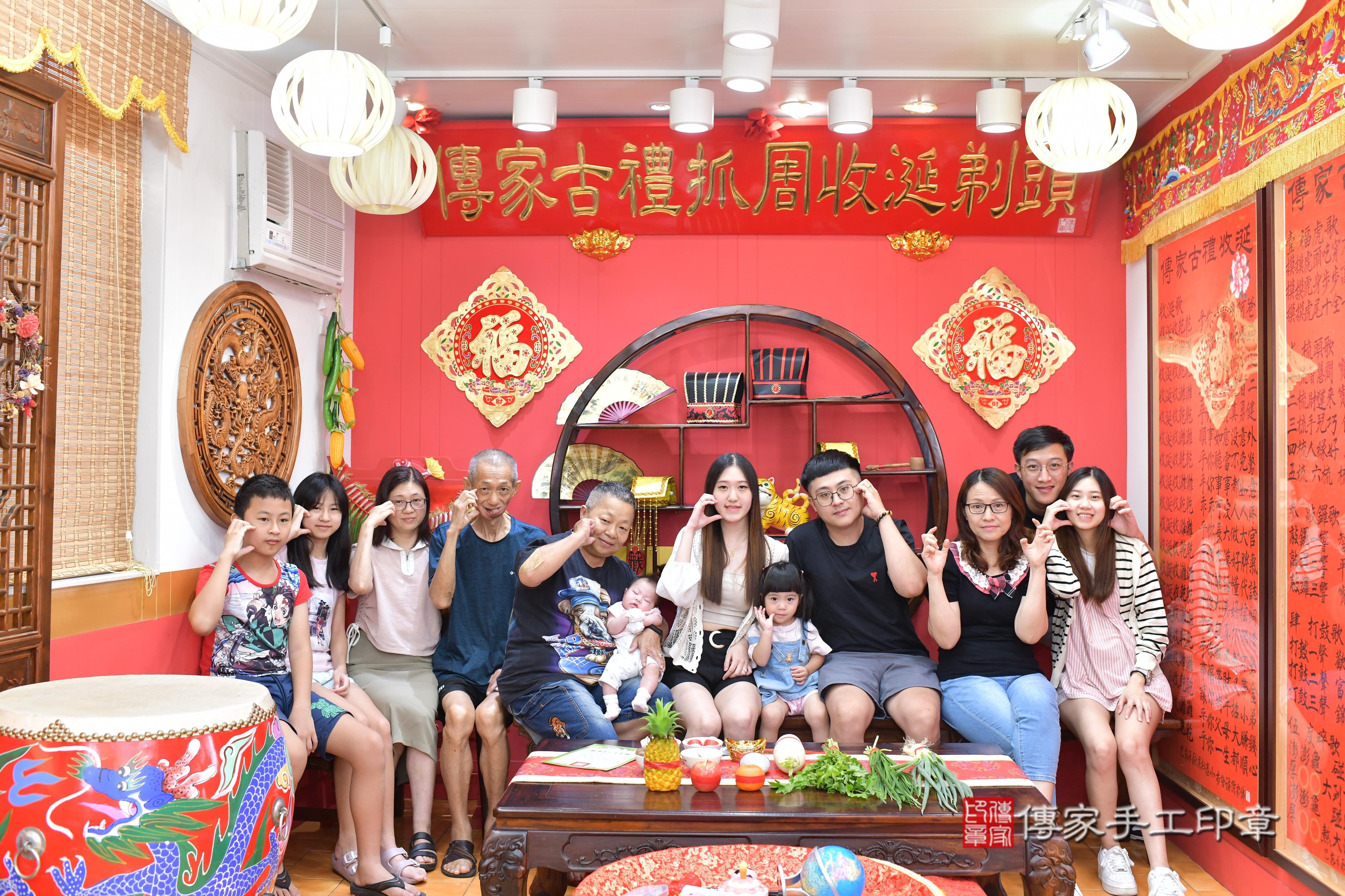 傳家手工印章桃園店、抓周、度脺、中國風會場、傳家嬰兒古禮、吉祥話、抓周道具物品24種、拍照。抓周證書。寶寶抓周、滿周歲、生日快樂、祝福