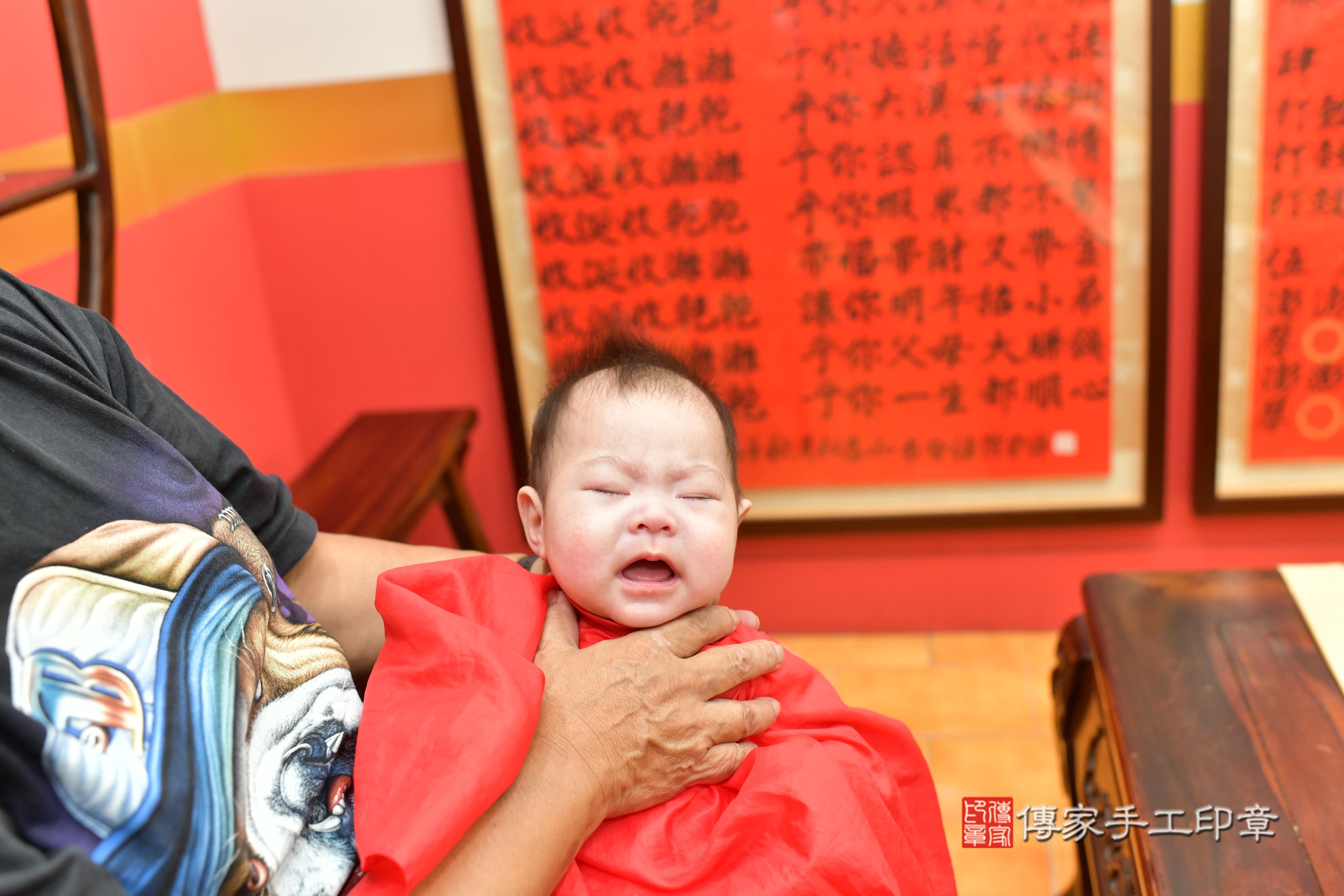 傳家手工印章桃園店、抓周、度脺、中國風會場、傳家嬰兒古禮、吉祥話、抓周道具物品24種、拍照。抓周證書。寶寶抓周、滿周歲、生日快樂、祝福