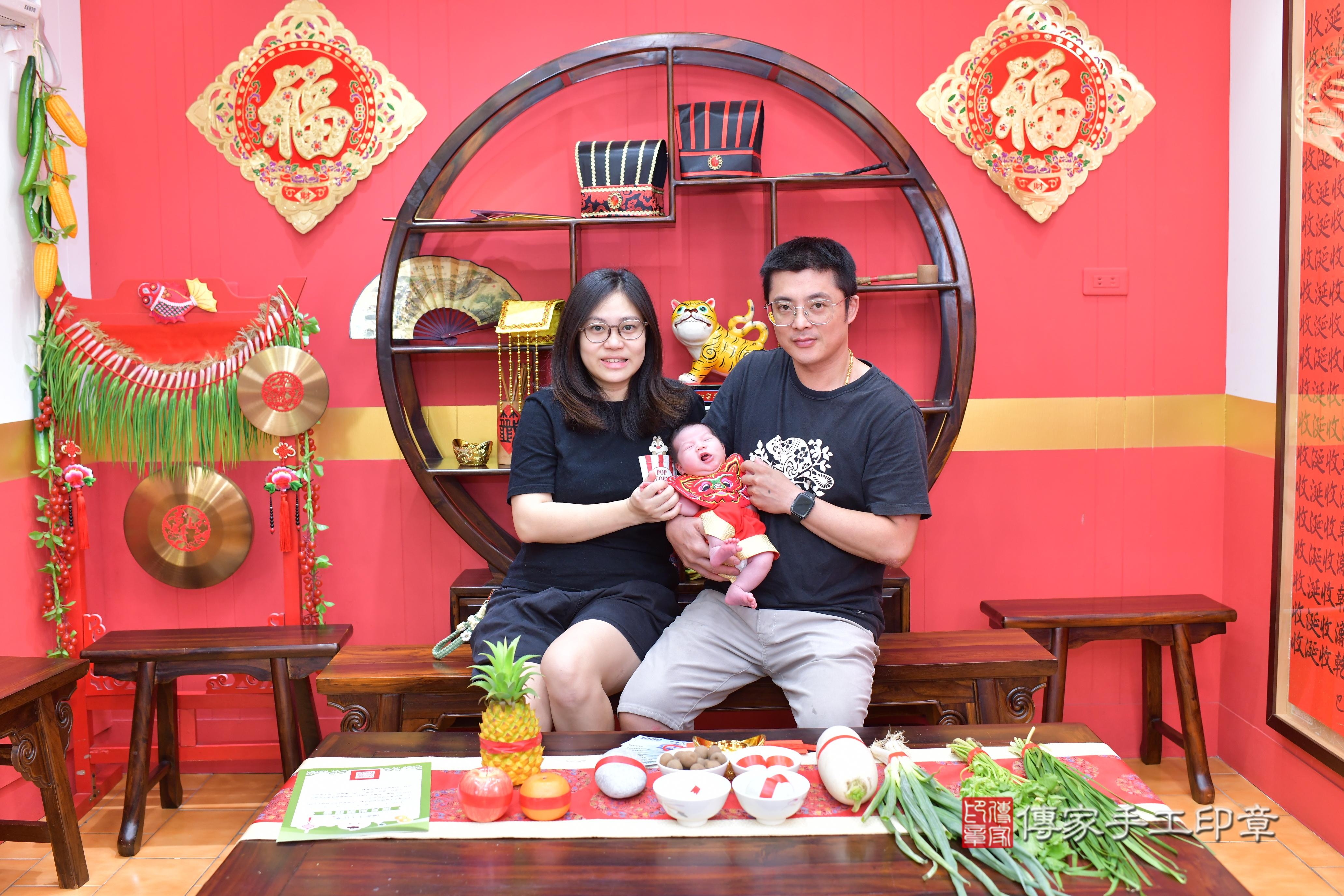 傳家手工印章桃園店、抓周、度脺、中國風會場、傳家嬰兒古禮、吉祥話、抓周道具物品24種、拍照。抓周證書。寶寶抓周、滿周歲、生日快樂、祝福