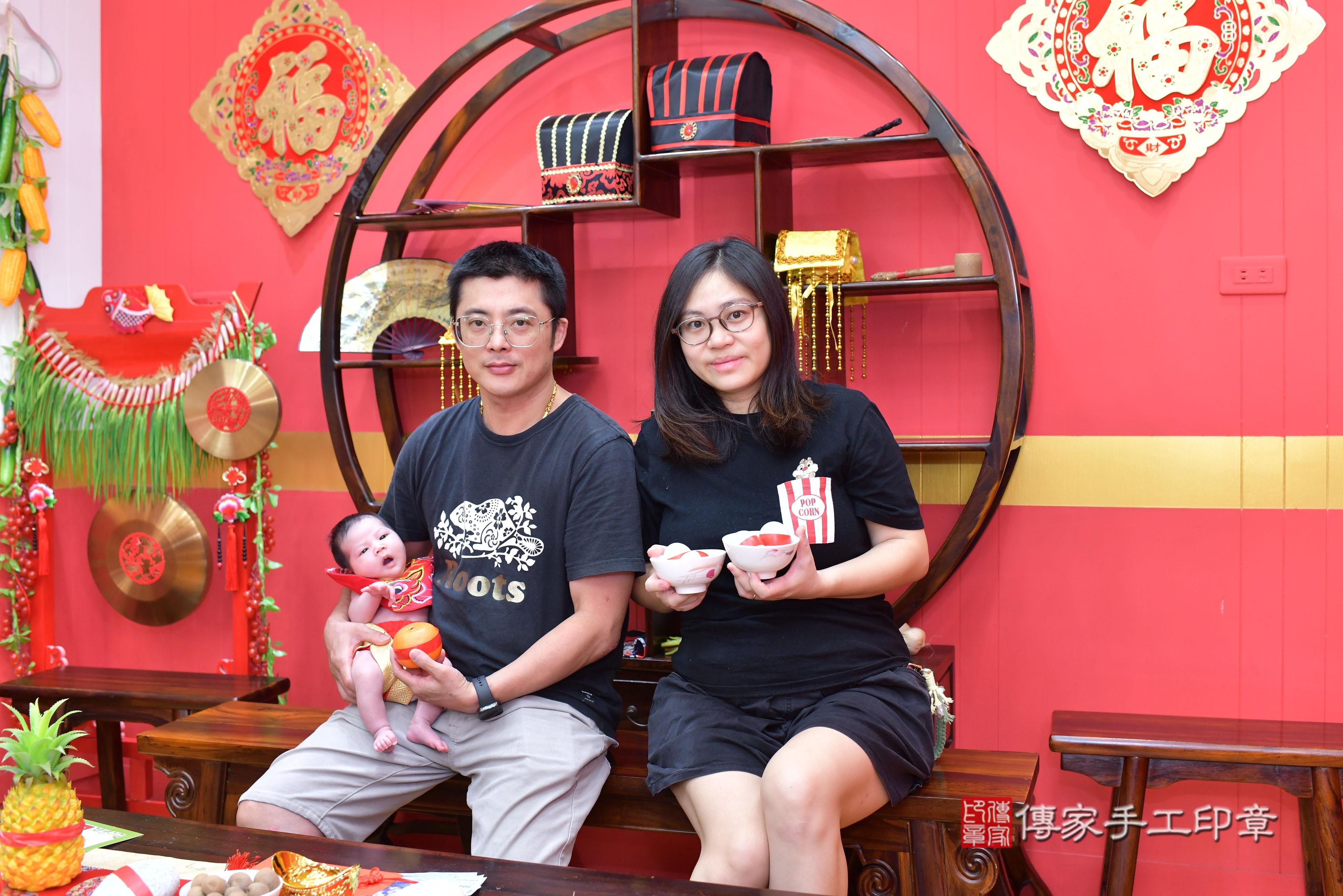 傳家手工印章桃園店、抓周、度脺、中國風會場、傳家嬰兒古禮、吉祥話、抓周道具物品24種、拍照。抓周證書。寶寶抓周、滿周歲、生日快樂、祝福