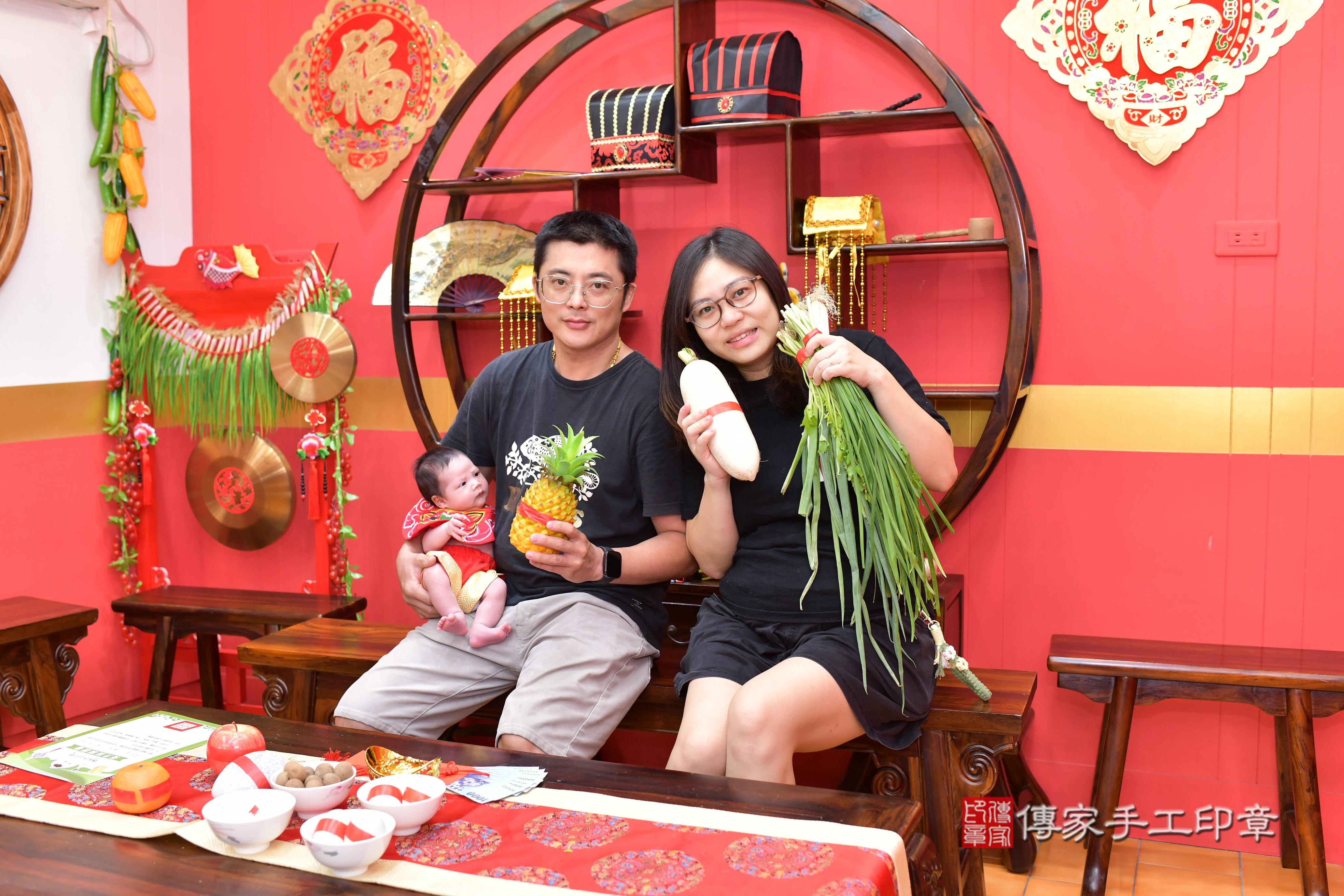 傳家手工印章桃園店、抓周、度脺、中國風會場、傳家嬰兒古禮、吉祥話、抓周道具物品24種、拍照。抓周證書。寶寶抓周、滿周歲、生日快樂、祝福