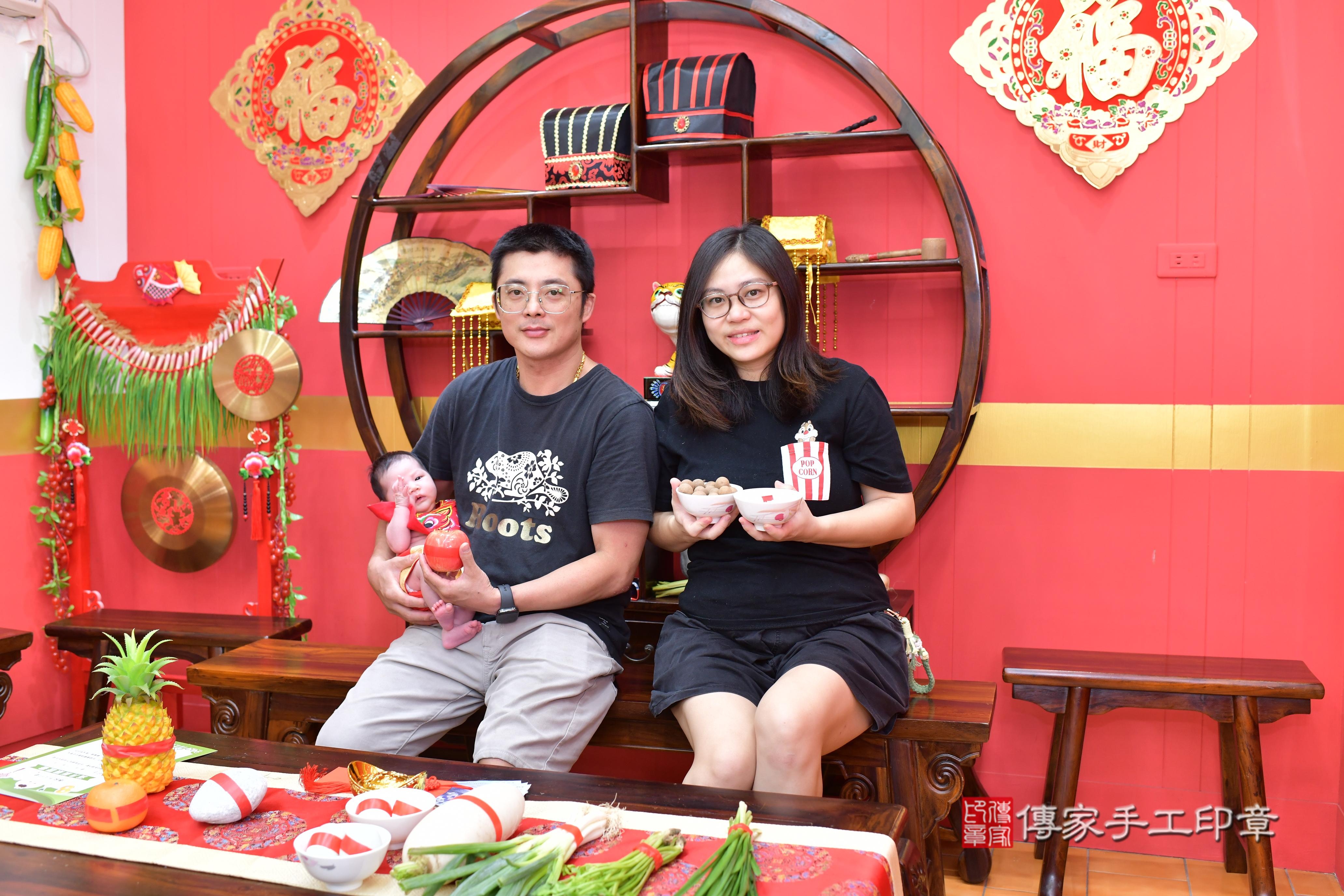 傳家手工印章桃園店、抓周、度脺、中國風會場、傳家嬰兒古禮、吉祥話、抓周道具物品24種、拍照。抓周證書。寶寶抓周、滿周歲、生日快樂、祝福
