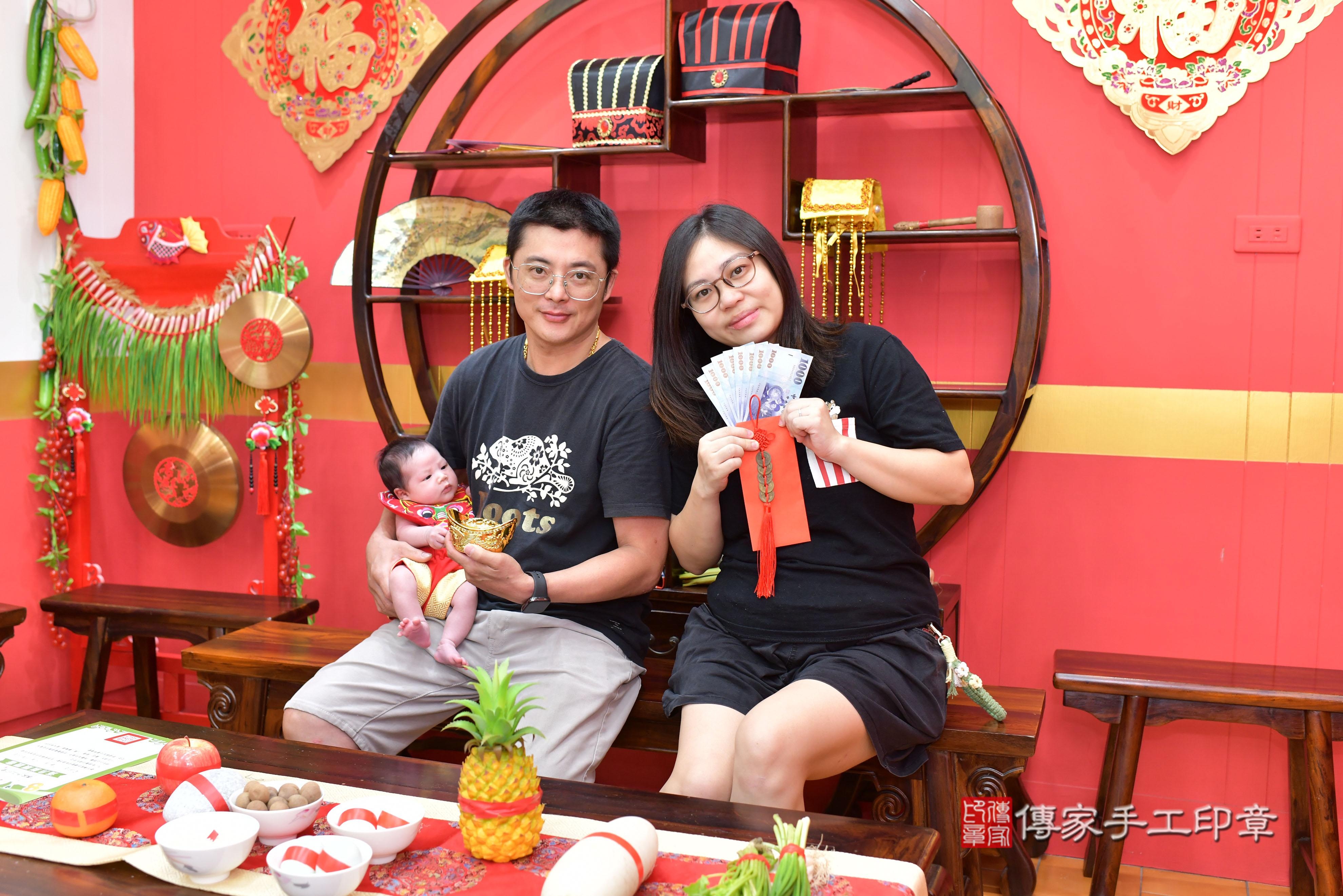傳家手工印章桃園店、抓周、度脺、中國風會場、傳家嬰兒古禮、吉祥話、抓周道具物品24種、拍照。抓周證書。寶寶抓周、滿周歲、生日快樂、祝福