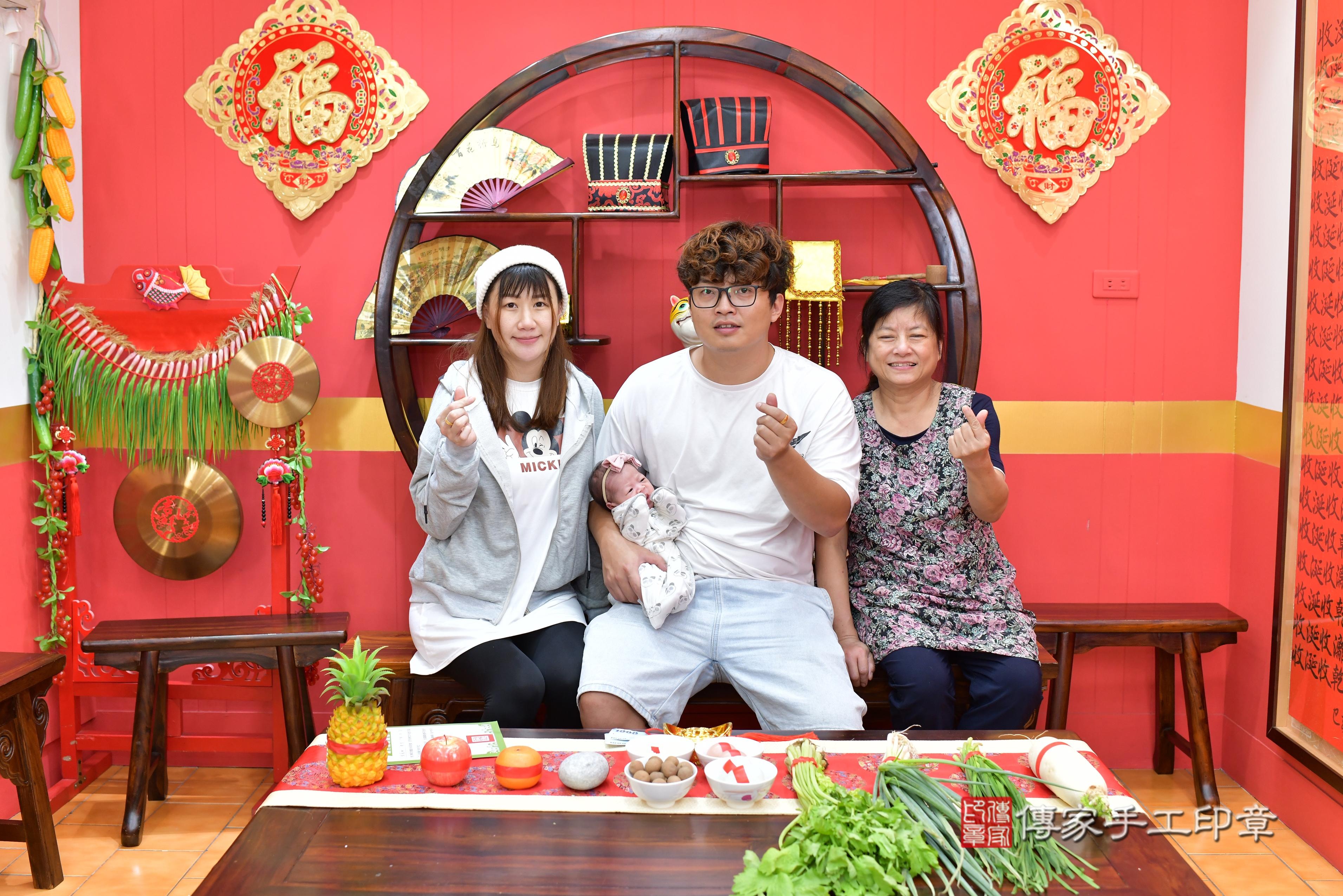 傳家手工印章桃園店、抓周、度脺、中國風會場、傳家嬰兒古禮、吉祥話、抓周道具物品24種、拍照。抓周證書。寶寶抓周、滿周歲、生日快樂、祝福